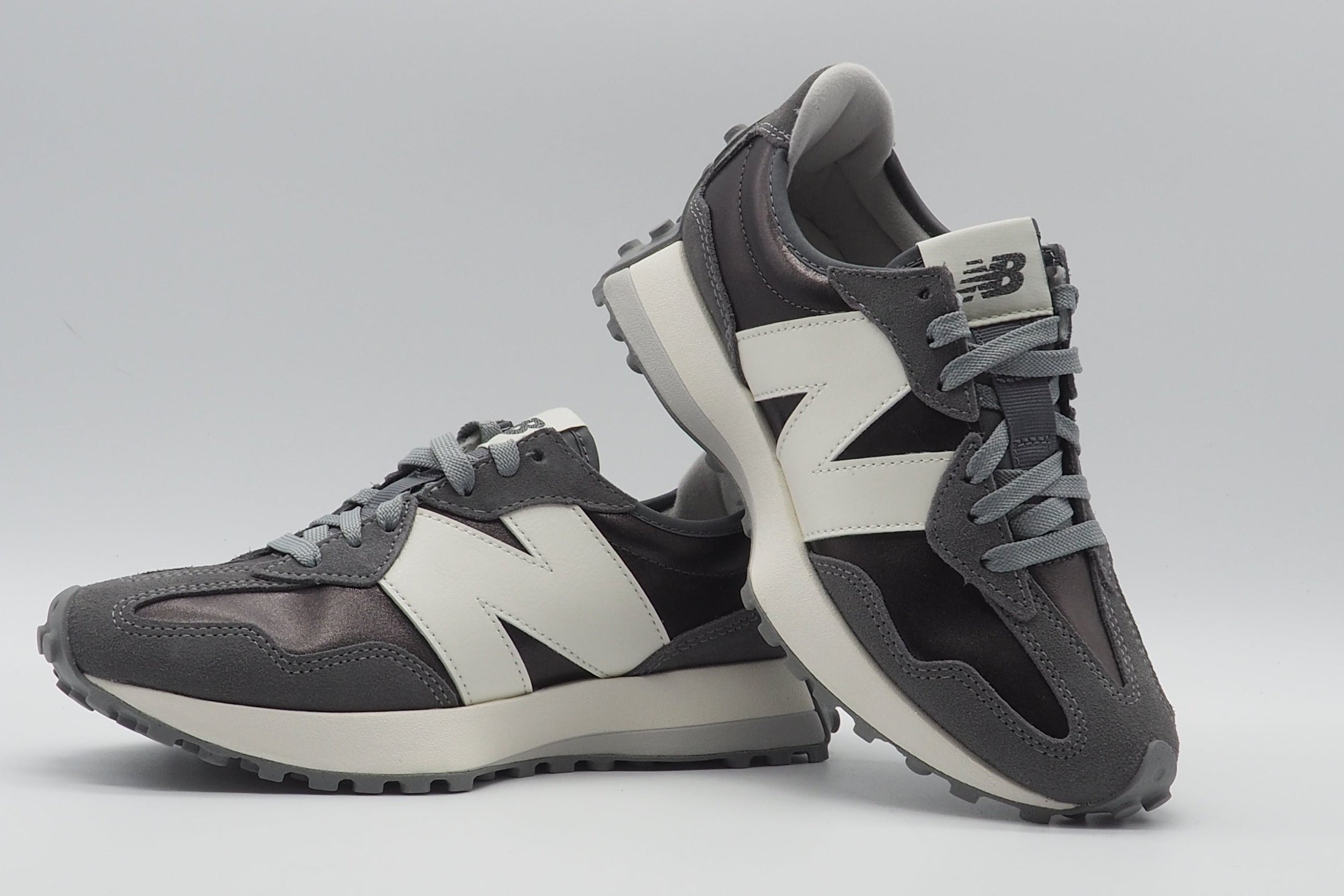 Stylischer Damen Sneaker 327 Metallicleder & Grau Damen Sneaker New Balance