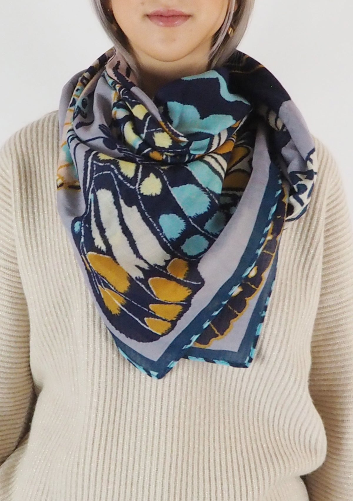 Tuch aus Wolle mit Schmetterlingen in Grau - Papillions Damen Accessoires Tücher & Schals Inoui E.