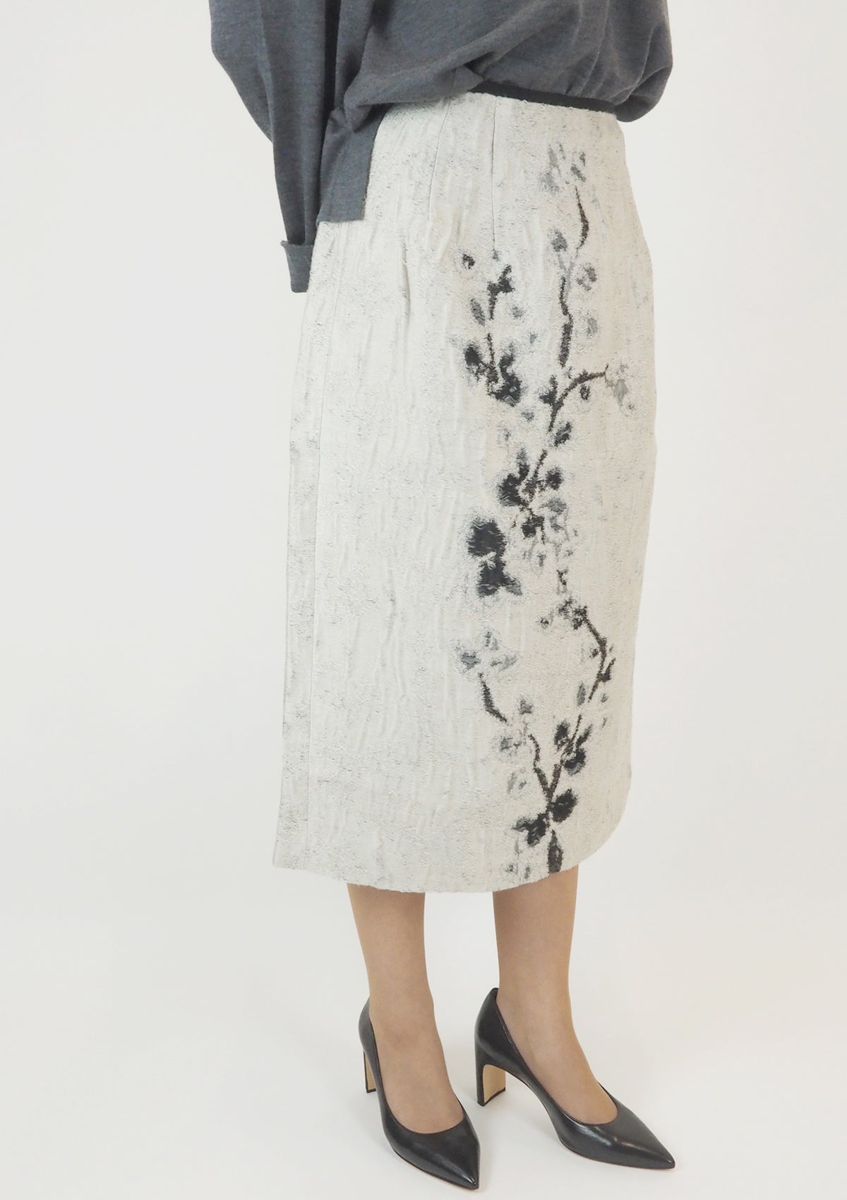 Wadenlanger Damenrock aus Mischfaser in Offwhite mit Jacquard-Blütenmuster Damen Rock Psophia