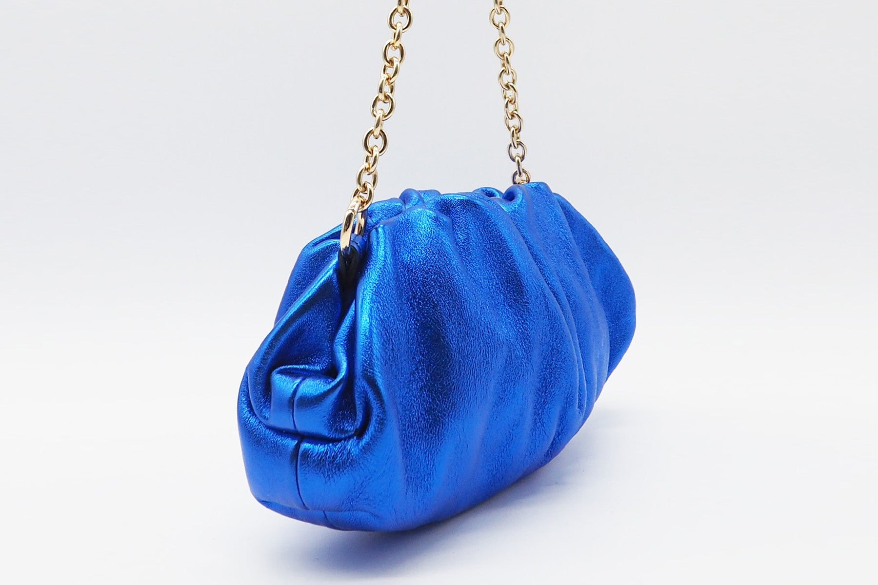 Clutch aus Metallicleder in Royalblau Taschen Clutches Nina Hill