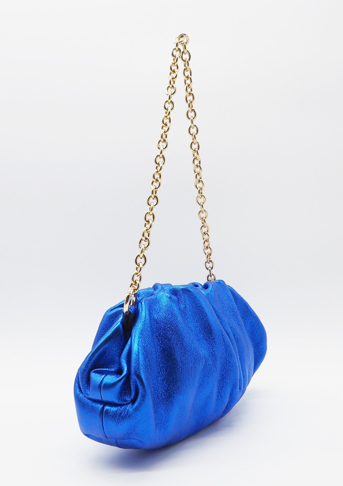 Clutch aus Metallicleder in Royalblau Taschen Clutches Nina Hill