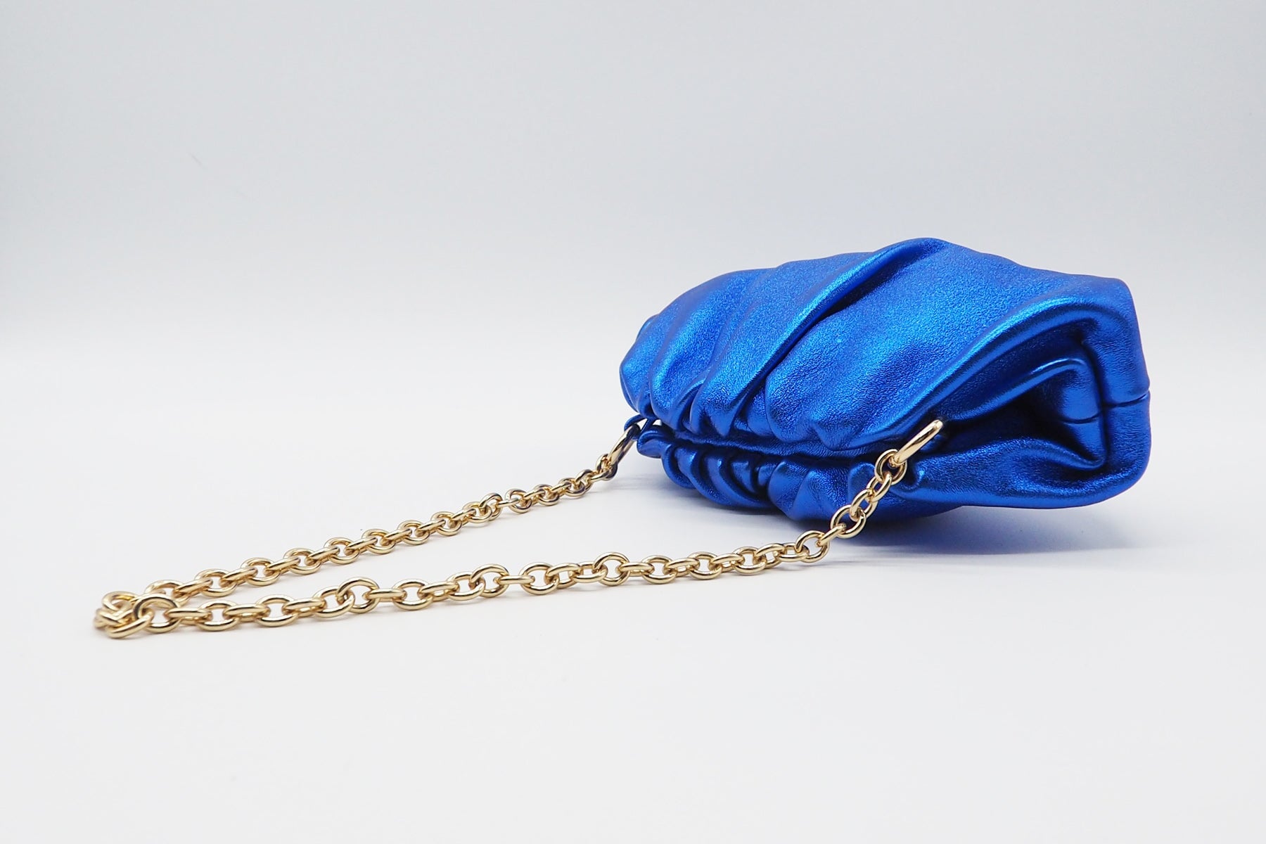 Clutch aus Metallicleder in Royalblau Taschen Clutches Nina Hill
