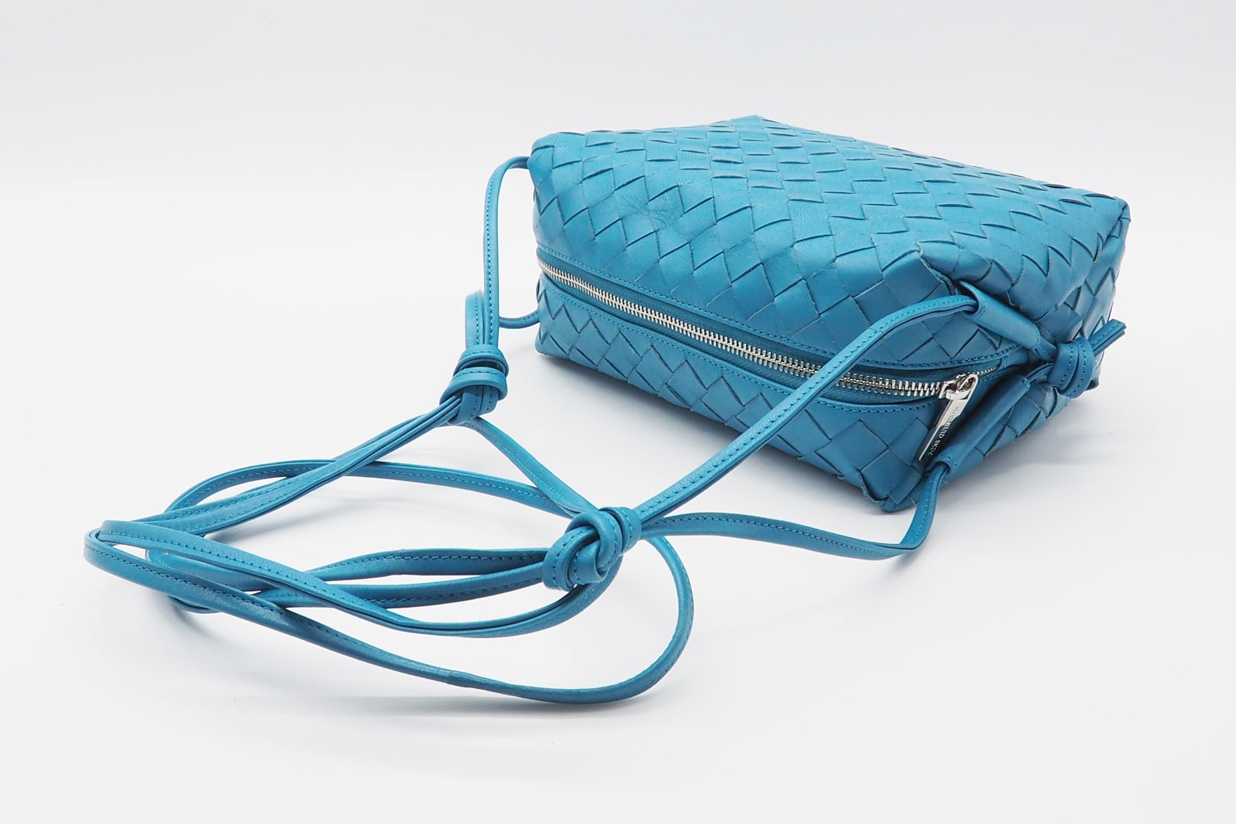 Crossbody Tasche aus geflochtenem Leder in Royalblau Taschen Crossbody & Schultertaschen Pons Quintana