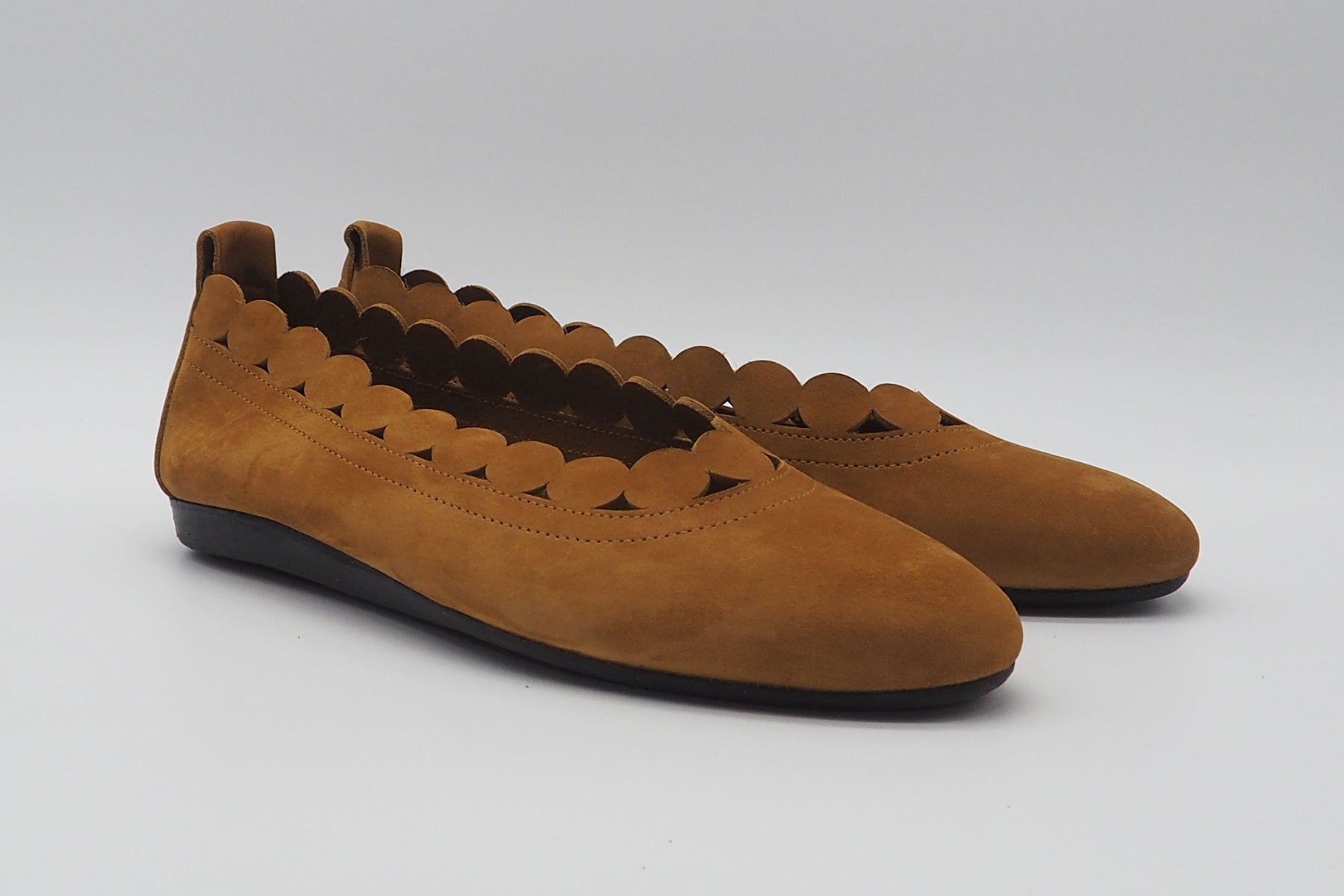 Damen Ballerina aus Nubukleder in Caramel Damen Ballerinas Arche
