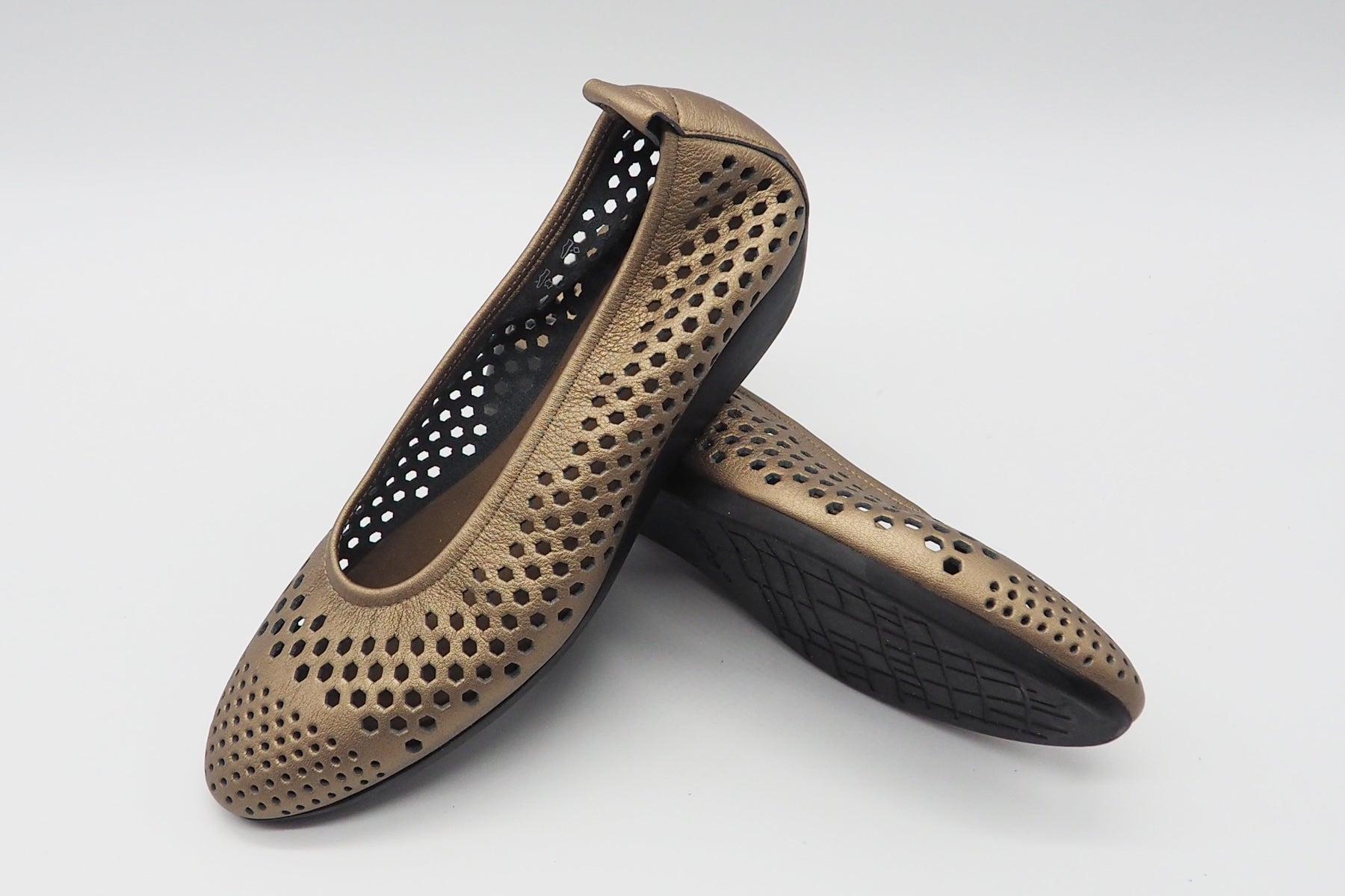 Damen Ballerina aus perforiertem Mettalicleder in Bronze - Absatz 2cm - Onakho Damen Ballerinas Arche