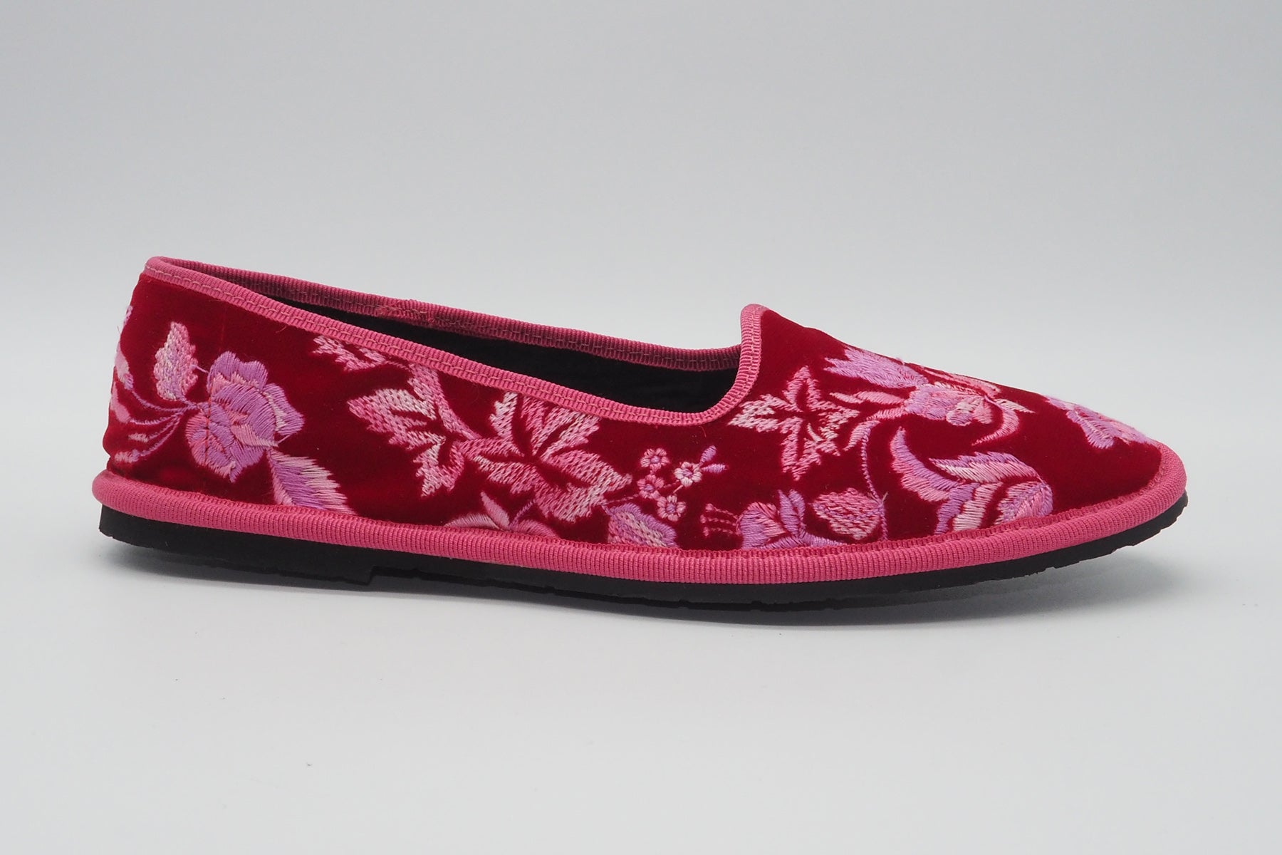 Damen Ballerina Schuhe aus rotem Samt mit Stickerei in roséfarbigen Abstufungen Damen Ballerinas A.