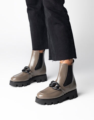 Damen Chelsea-Boot aus Lackleder in Fango - Absatz 2cm Damen Boots & Booties Paul Green