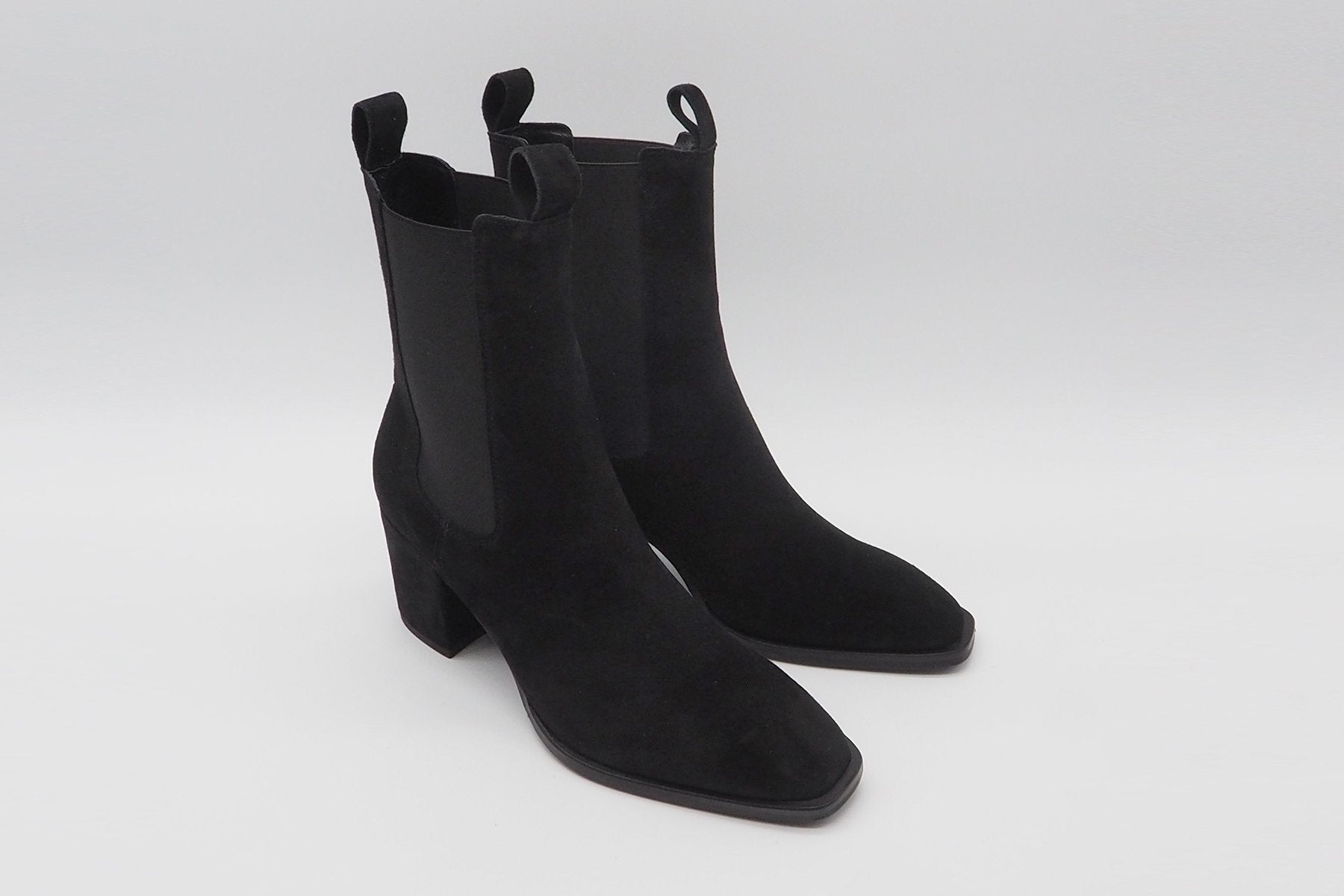 Damen Chelsea-Stiefeletten auf Karréeform aus Veloursleder in Schwarz mit Absatz Damen Stiefeletten Kennel & Schmenger