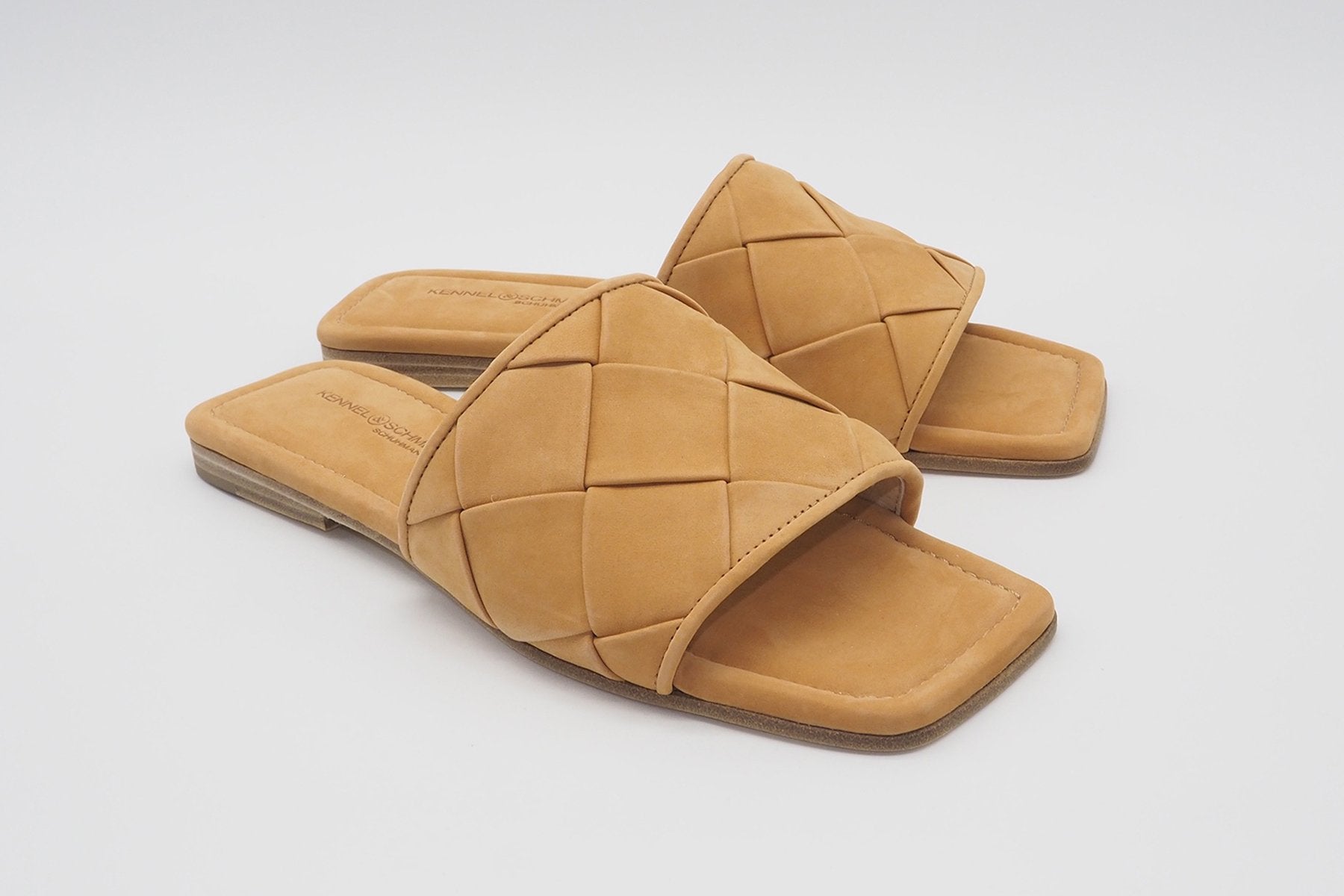 Damen Flechtpantolette auf Karréeform in Nubukleder in Caramel Damen Mules & Sabots Kennel & Schmenger