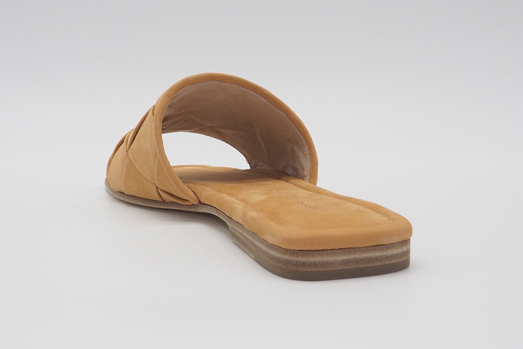 Damen Flechtpantolette auf Karréeform in Nubukleder in Caramel Damen Mules & Sabots Kennel & Schmenger