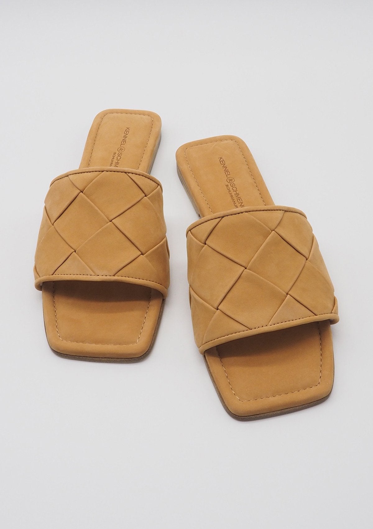 Damen Flechtpantolette auf Karréeform in Nubukleder in Caramel Damen Mules & Sabots Kennel & Schmenger