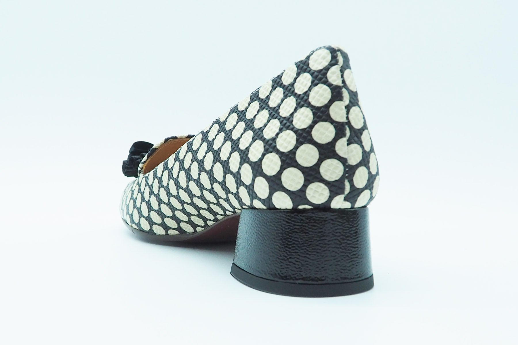 Damen Hochfront-Pumps "Ryuh" aus Polka-dots Leder mit opulenter Farbschleife in Dunkelblau & Weiß Damen Pumps & Slings Chie Mihara