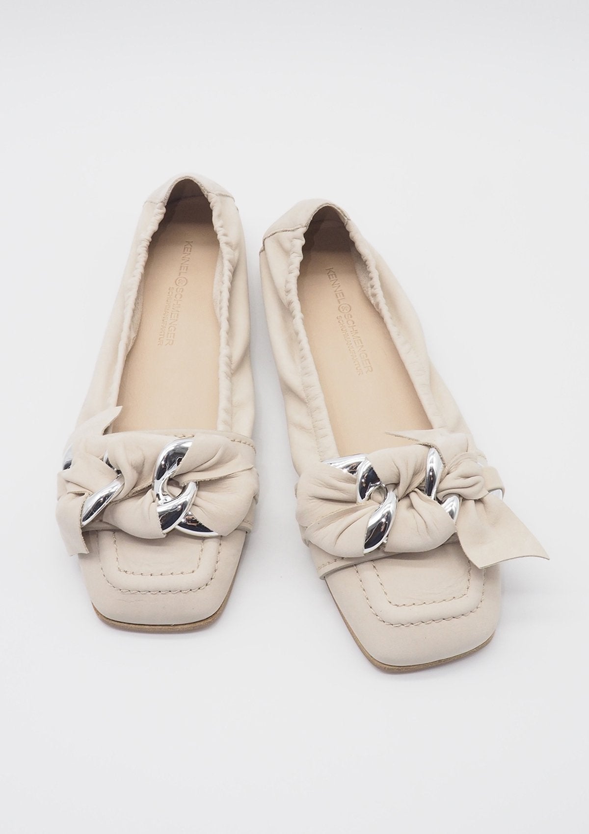 Damen Karreeballerina - Nubukleder in Offwhite & verflochtenes Kettendetail Damen Ballerinas Kennel & Schmenger