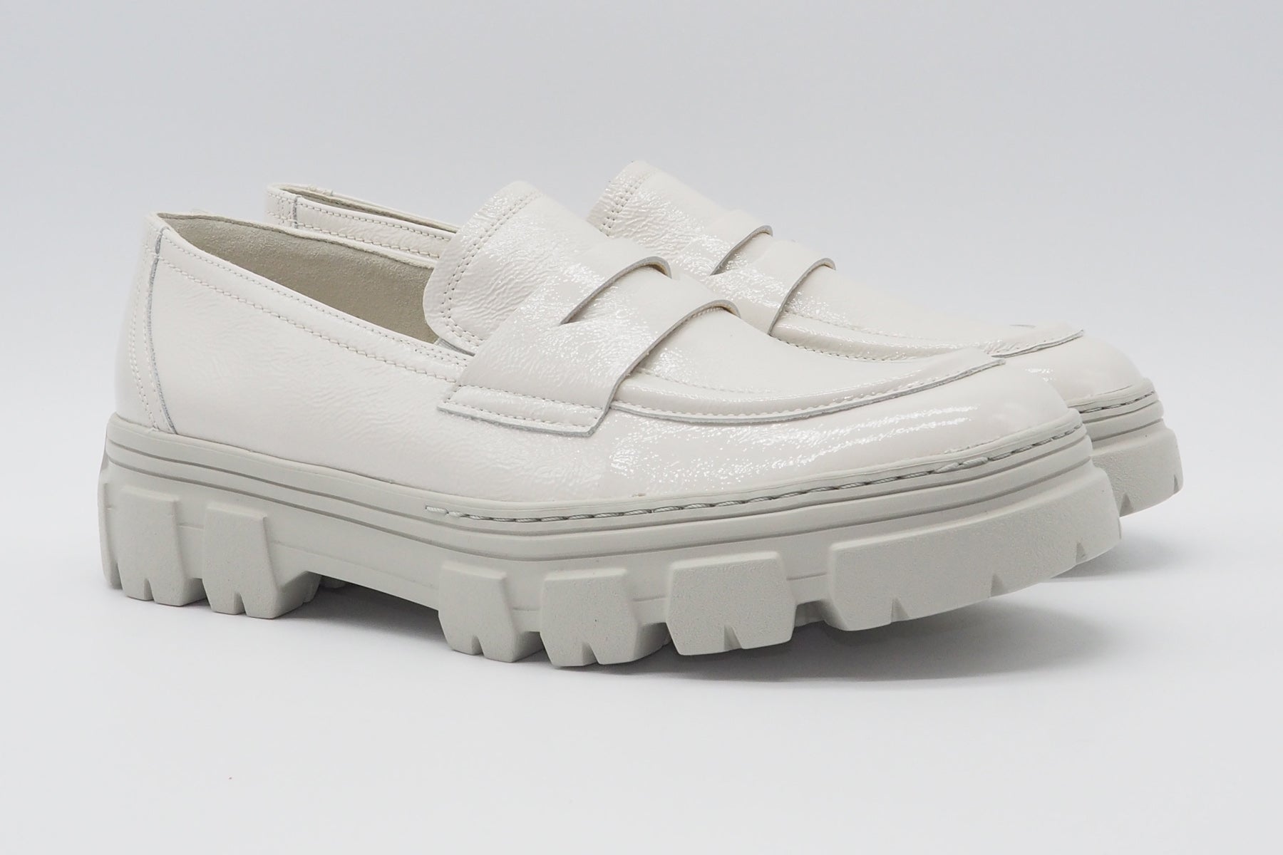 Damen Loafer aus Lackleder in Hellgrau Damen Loafers & Schnürer Paul Green