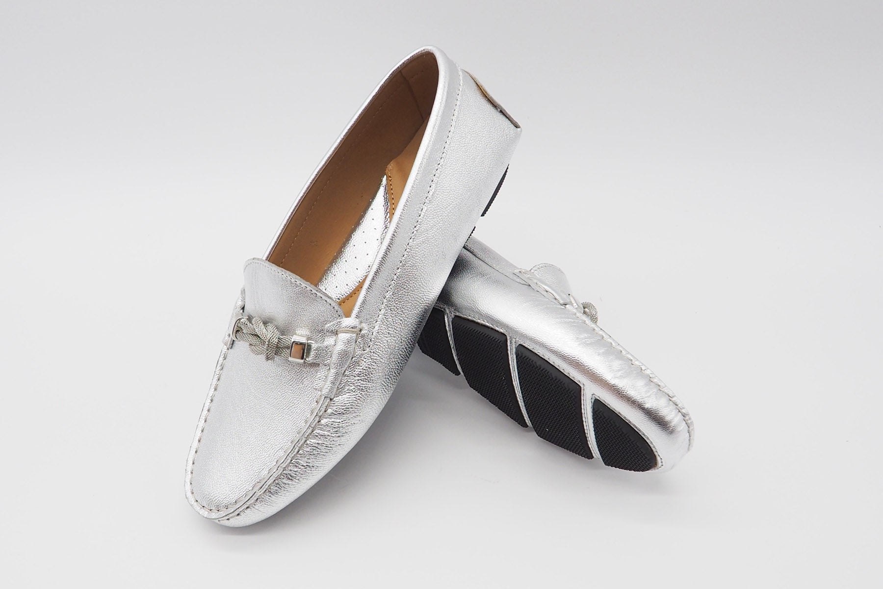 Damen Loafer aus Metsllicleder in Silber mit silberner Schnalle & partieller Gummisohle Damen Loafers & Schnürer Conte V