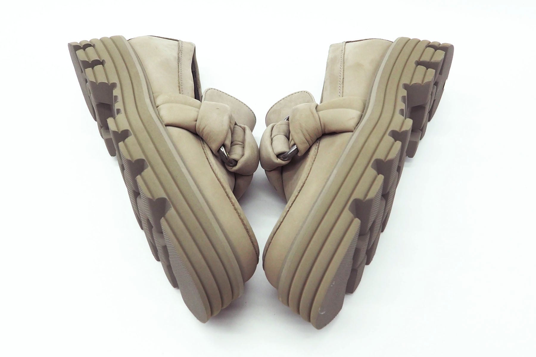 Damen Loafer mit flacher Plateau-Sohle aus Nubukleder in Sand- Absatz 4cm Damen Loafers & Schnürer Kennel & Schmenger