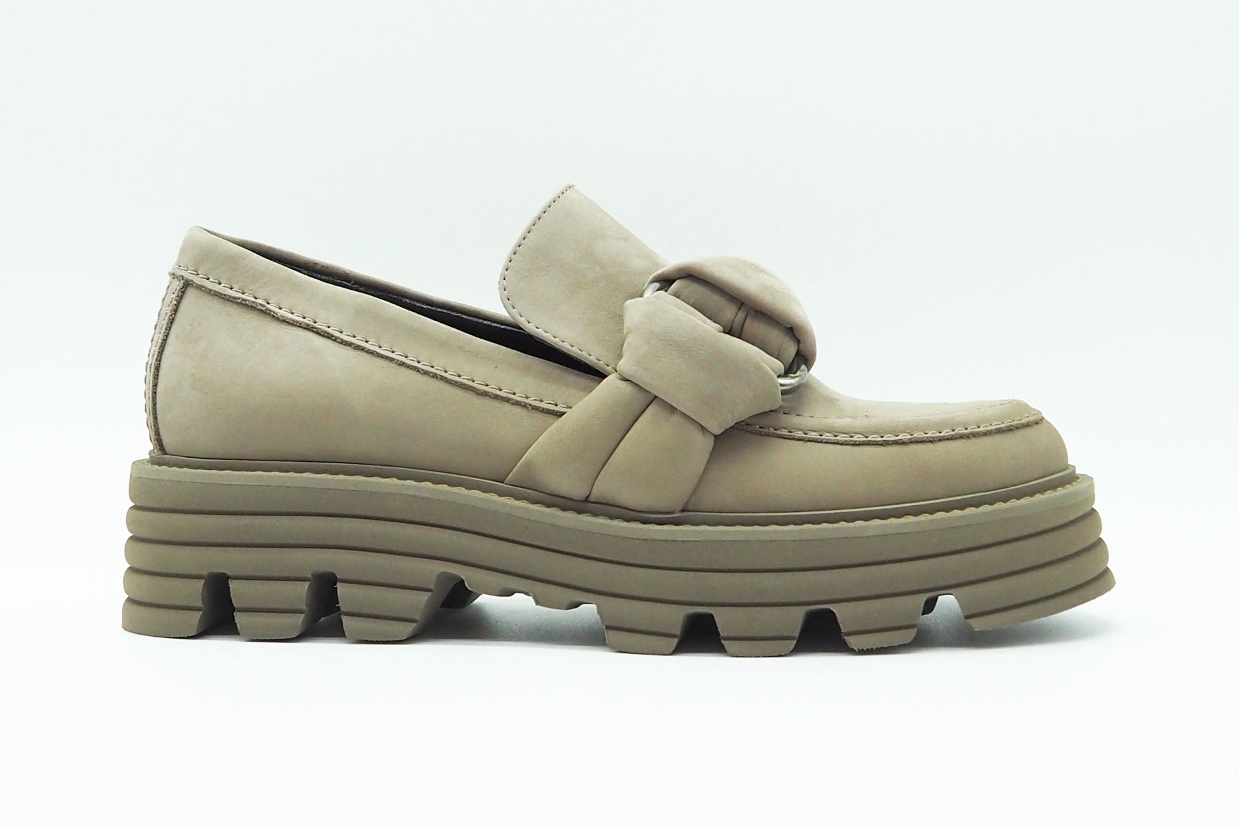 Damen Loafer mit flacher Plateau-Sohle aus Nubukleder in Sand- Absatz 4cm Damen Loafers & Schnürer Kennel & Schmenger