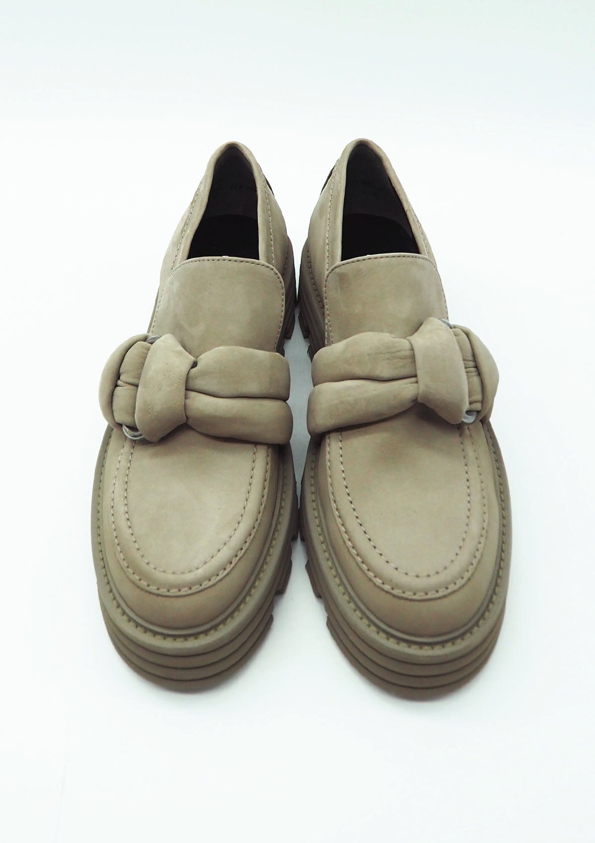 Damen Loafer mit flacher Plateau-Sohle aus Nubukleder in Sand- Absatz 4cm Damen Loafers & Schnürer Kennel & Schmenger