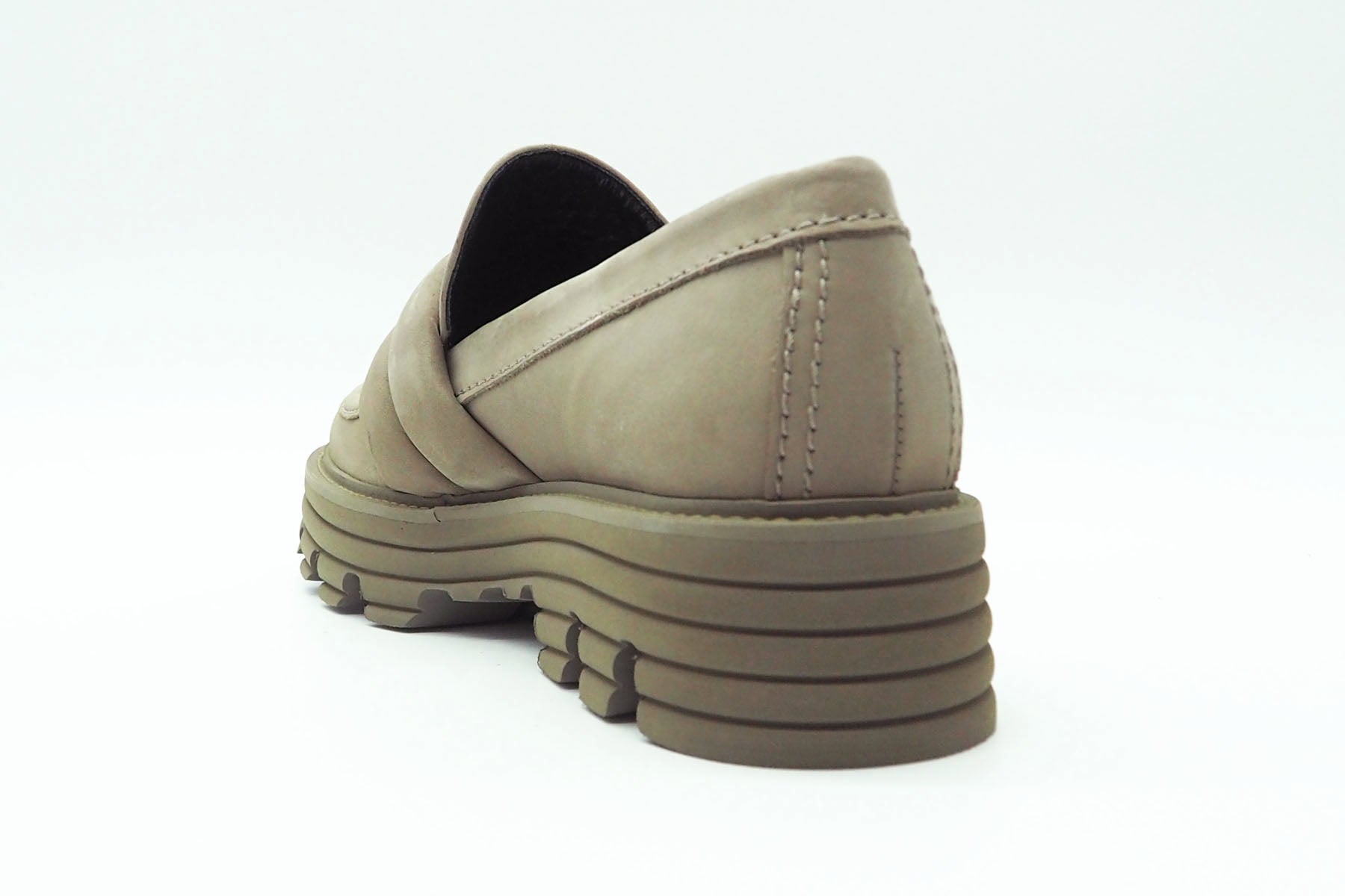 Damen Loafer mit flacher Plateau-Sohle aus Nubukleder in Sand- Absatz 4cm Damen Loafers & Schnürer Kennel & Schmenger