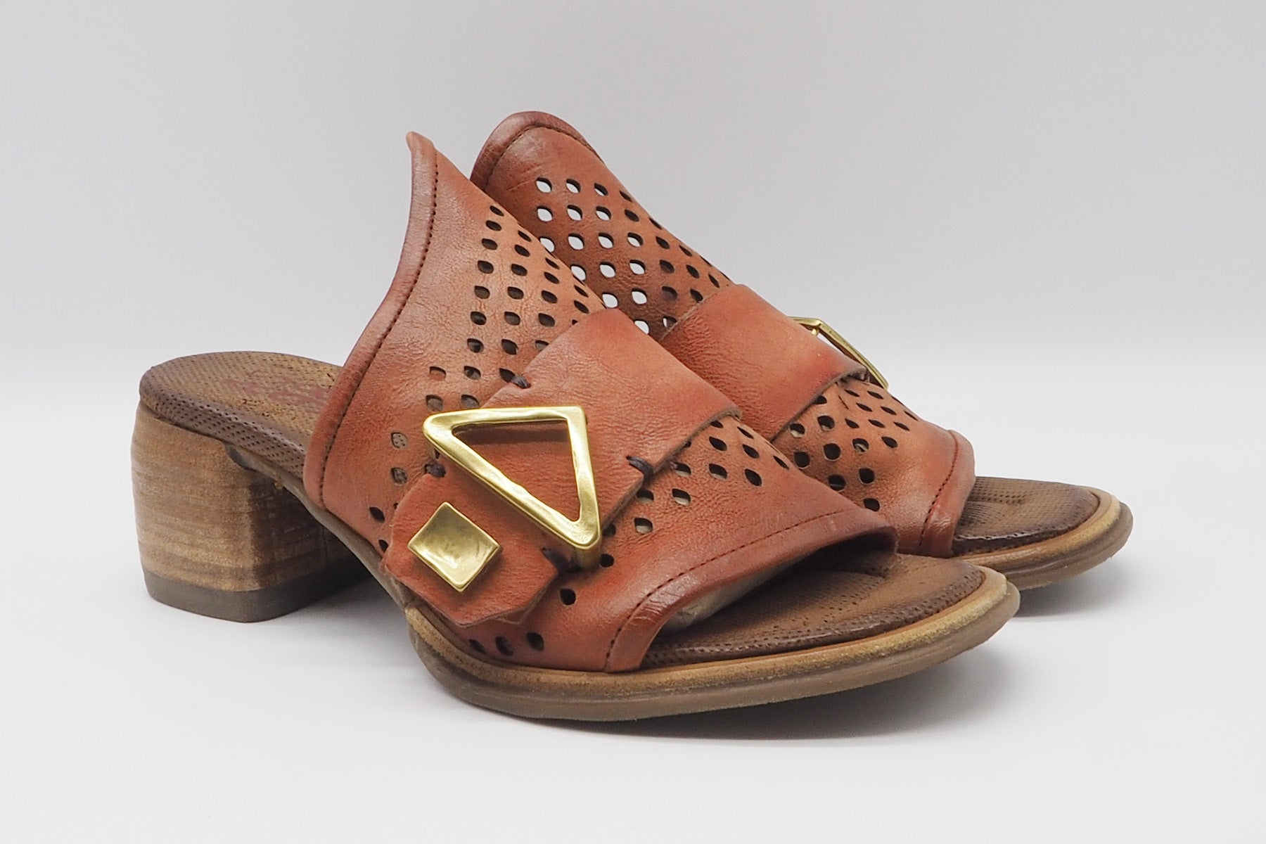 Damen Pantoffel aus gewaschenem Glattleder in Ziegelrot Damen Mules & Sabots A.S. 98