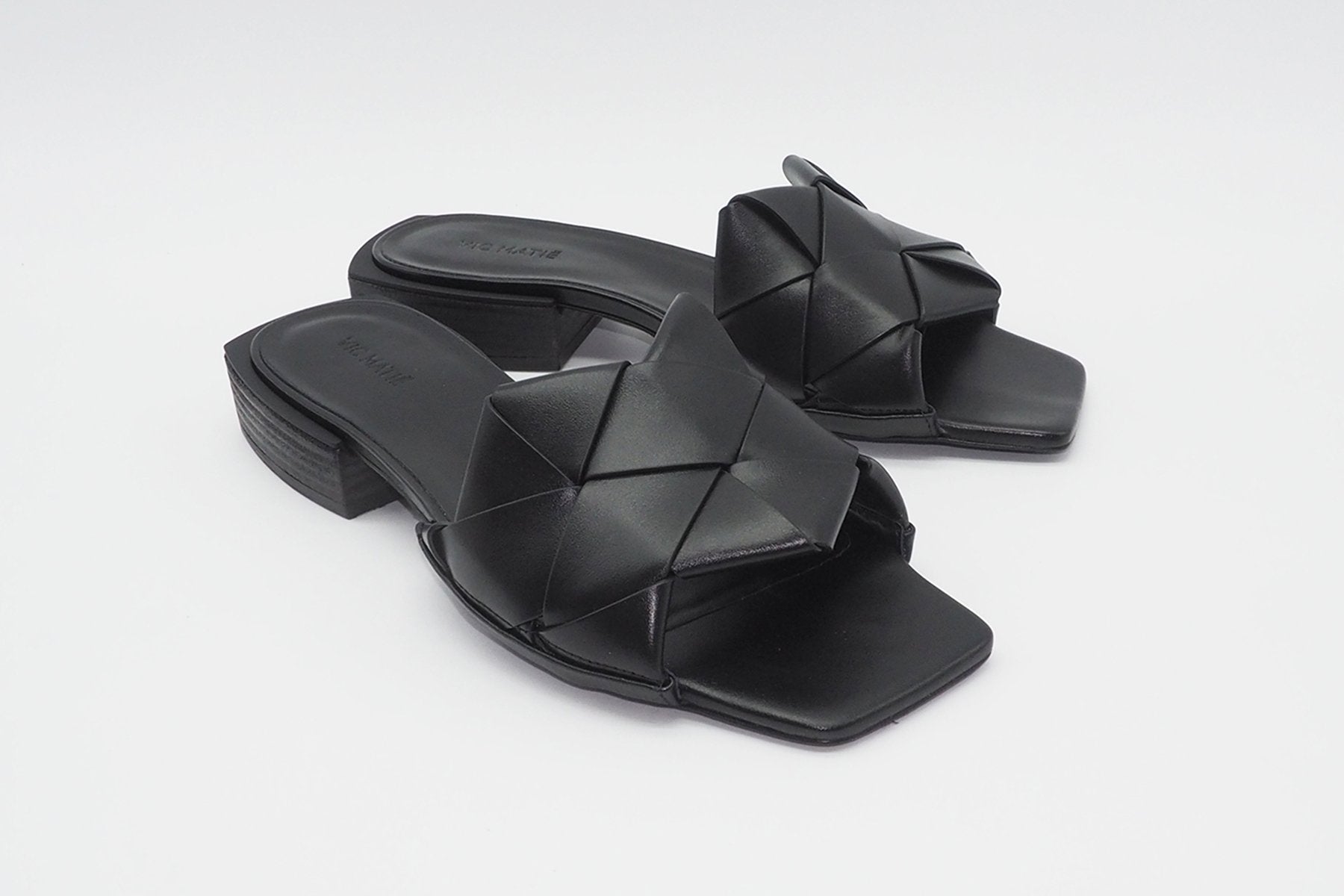 Damen Pantolette auf Karréeform mit Flechtbandage in Schwarz Damen Mules & Sabots Vic Matié