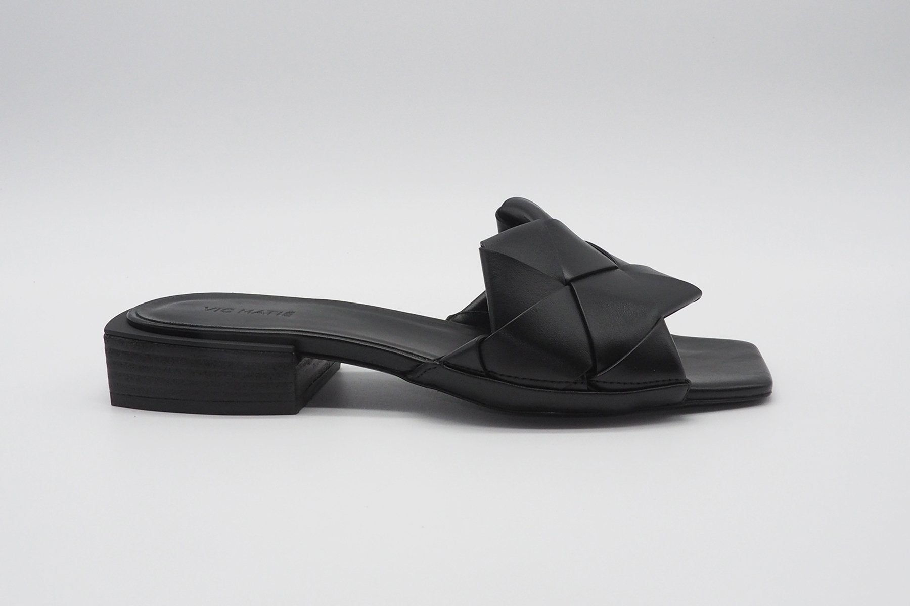 Damen Pantolette auf Karréeform mit Flechtbandage in Schwarz Damen Mules & Sabots Vic Matié