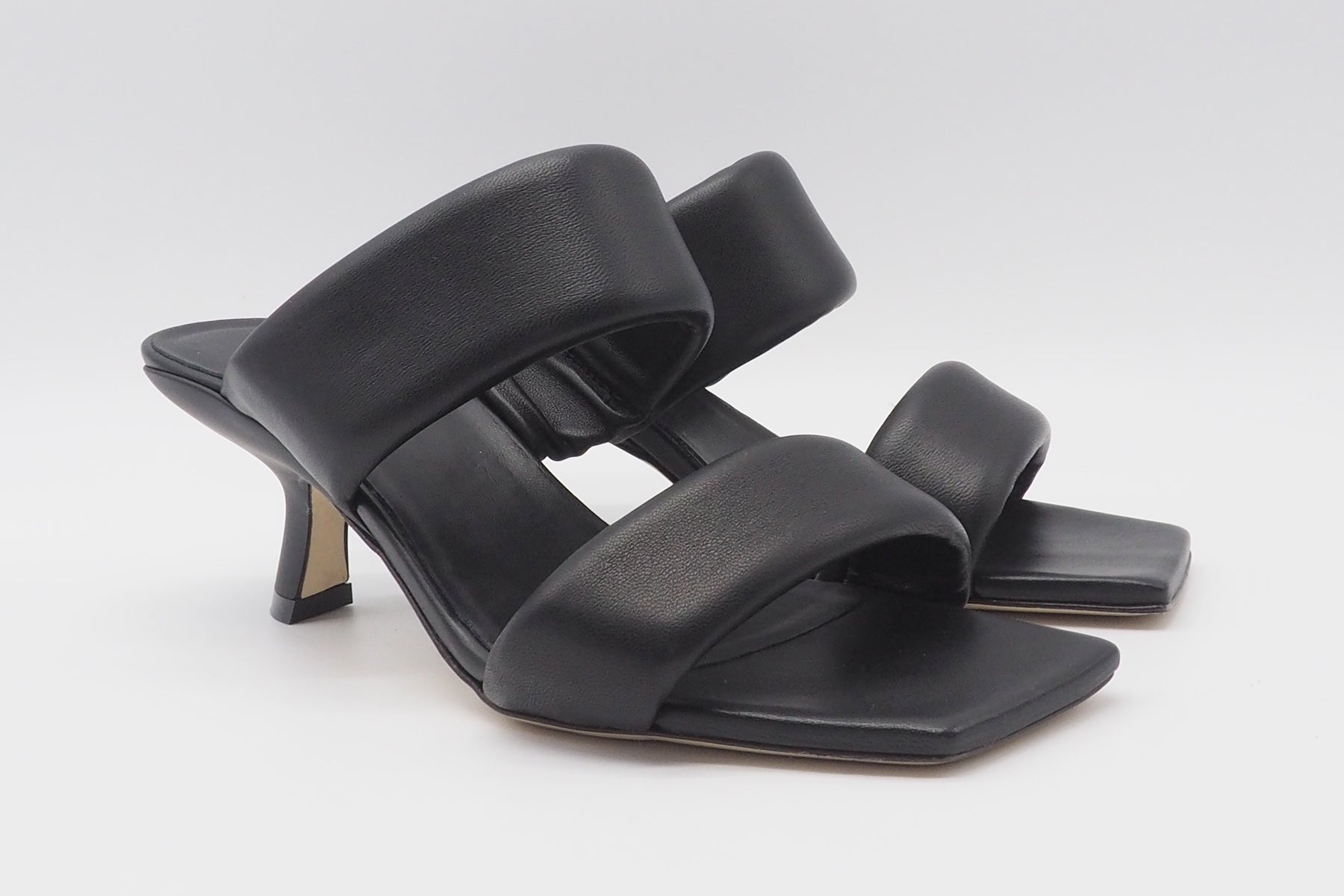 Damen Pantolette aus Glattleder in Schwarz Damen Mules & Sabots Vic Matié