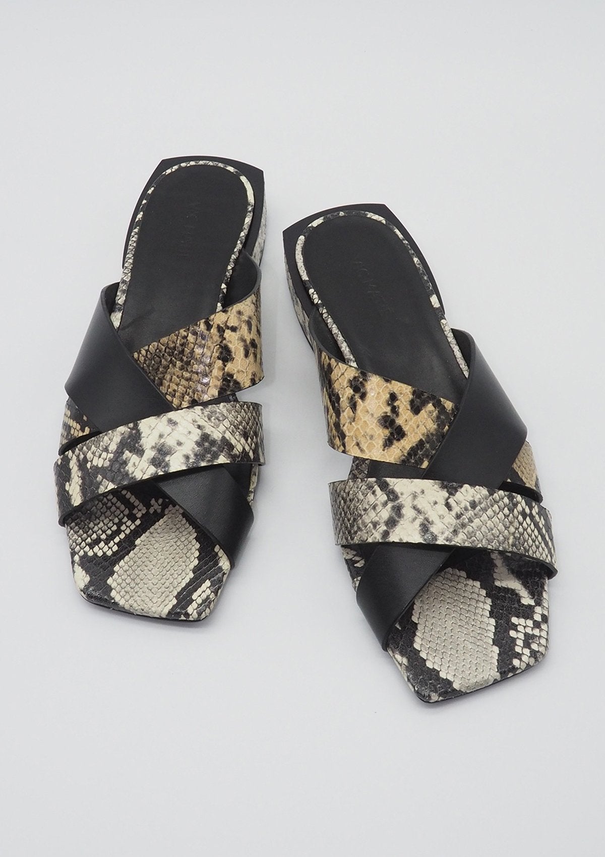 Damen Pantolette in Schwarz und Reptilprägung Damen Mules & Sabots Vic Matié