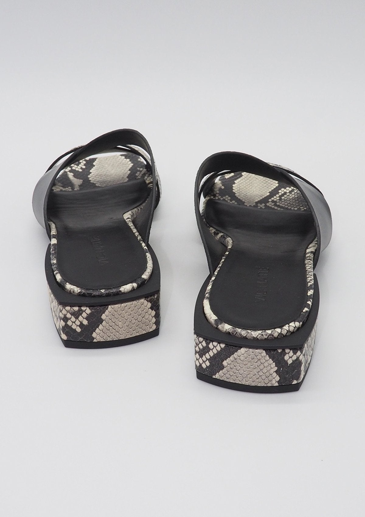 Damen Pantolette in Schwarz und Reptilprägung Damen Mules & Sabots Vic Matié