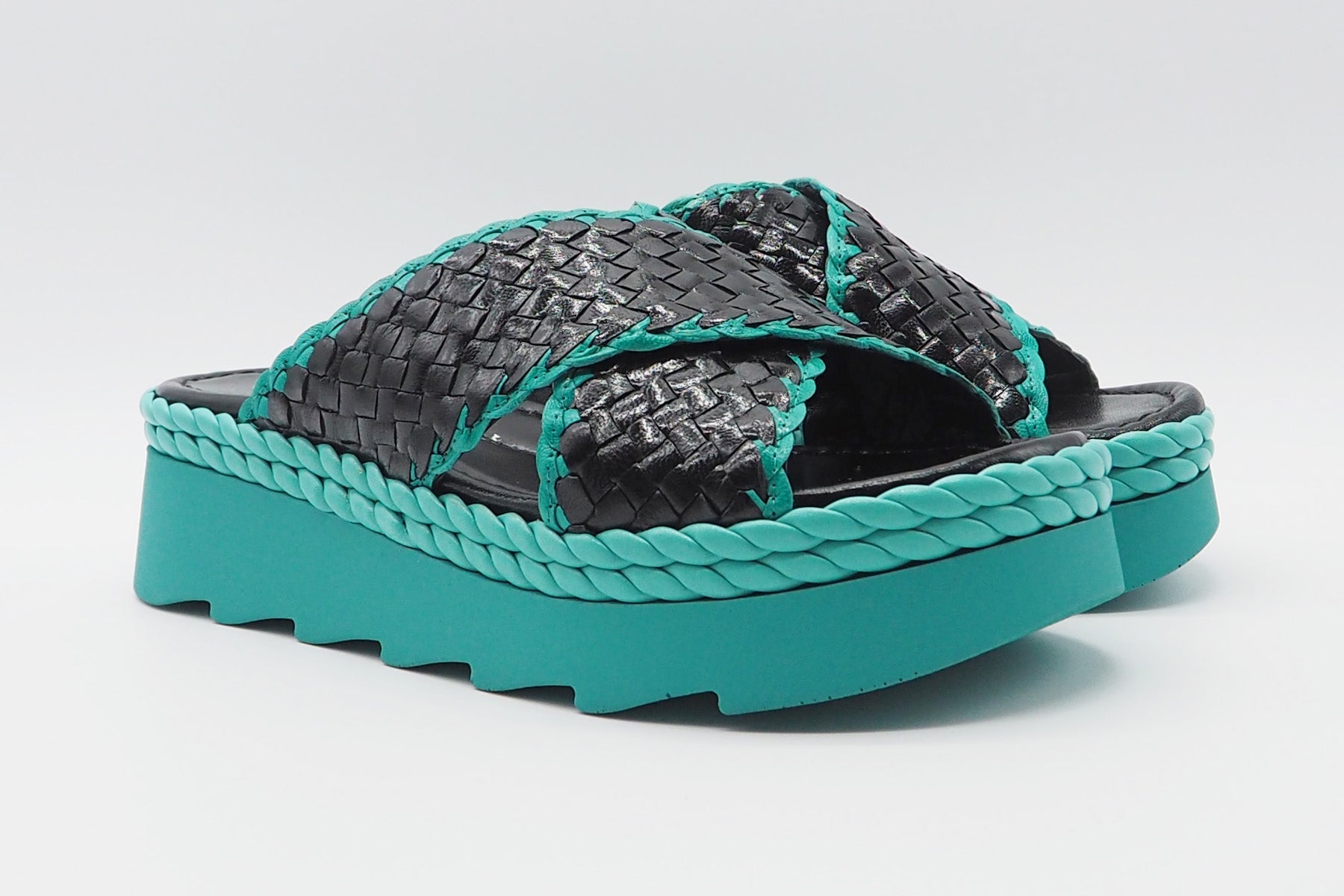 Damen Plateau-Pantolette aus geflochtenem Leder in Schwarz & Türkis Damen Mules & Sabots Pons Quintana