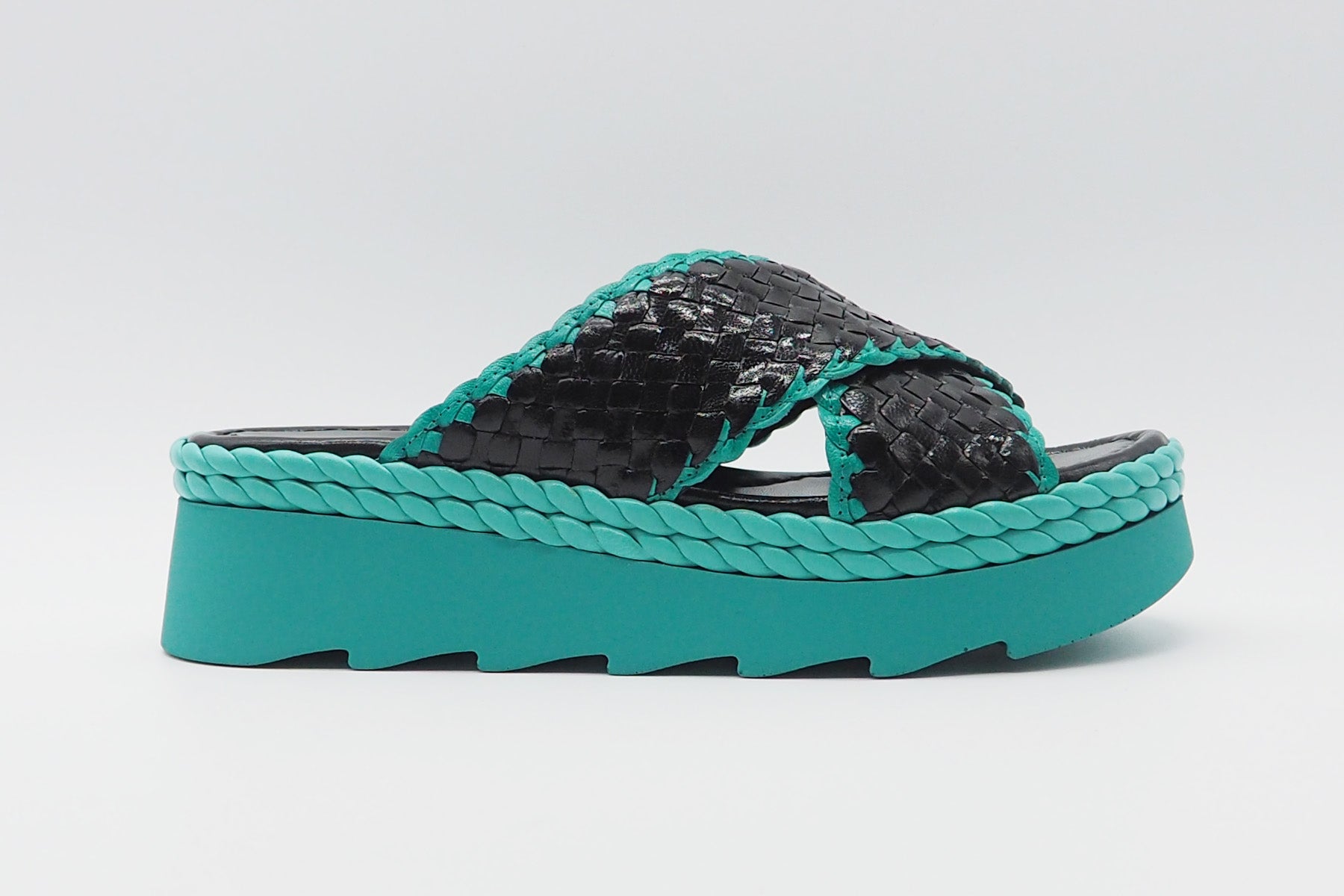 Damen Plateau-Pantolette aus geflochtenem Leder in Schwarz & Türkis Damen Mules & Sabots Pons Quintana