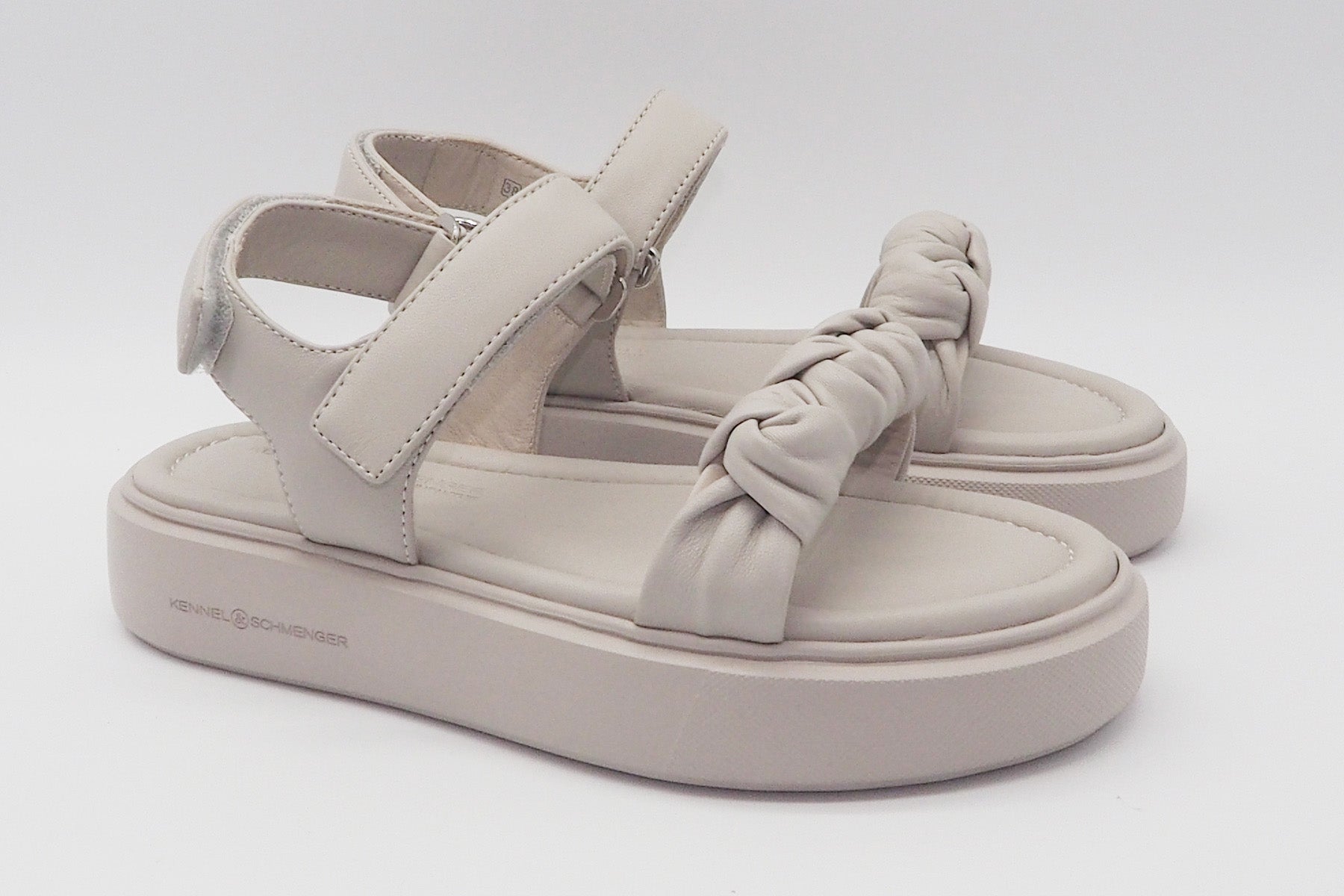 Damen Plateau-Sandale aus Nappaleder in Creme Damen Sandalen Kennel & Schmenger