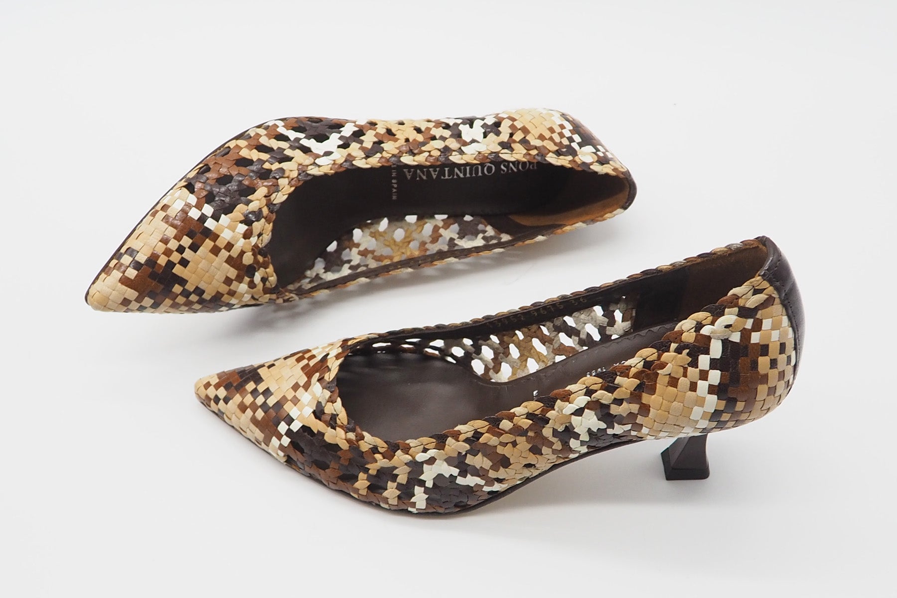 Damen Pumps aus geflochtenem Leder in Braunabstufungen Weiß, Neutral, Braun & Schwarz Damen Pumps & Slings Pons Quintana