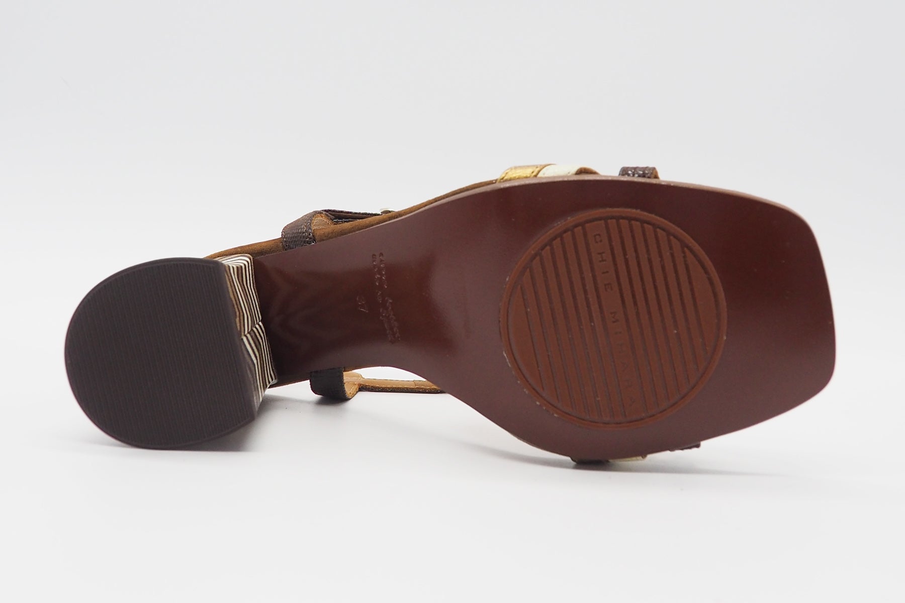 Damen Sandale aus geprägtem Leder, Leder & Metallicleder in Brauntönen - Absatz 8cm Damen Sandalen Chie Mihara