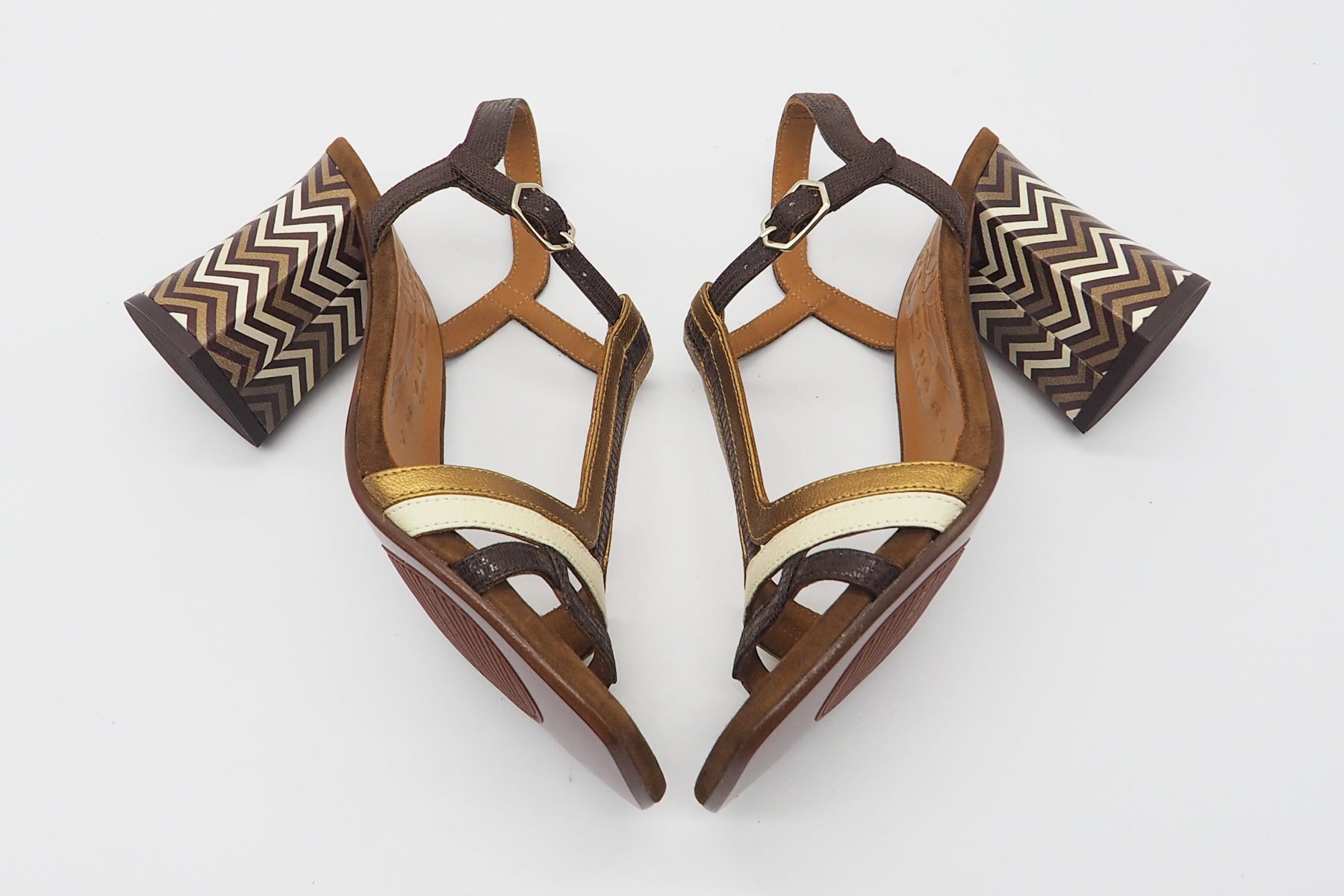 Damen Sandale aus geprägtem Leder, Leder & Metallicleder in Brauntönen - Absatz 8cm Damen Sandalen Chie Mihara