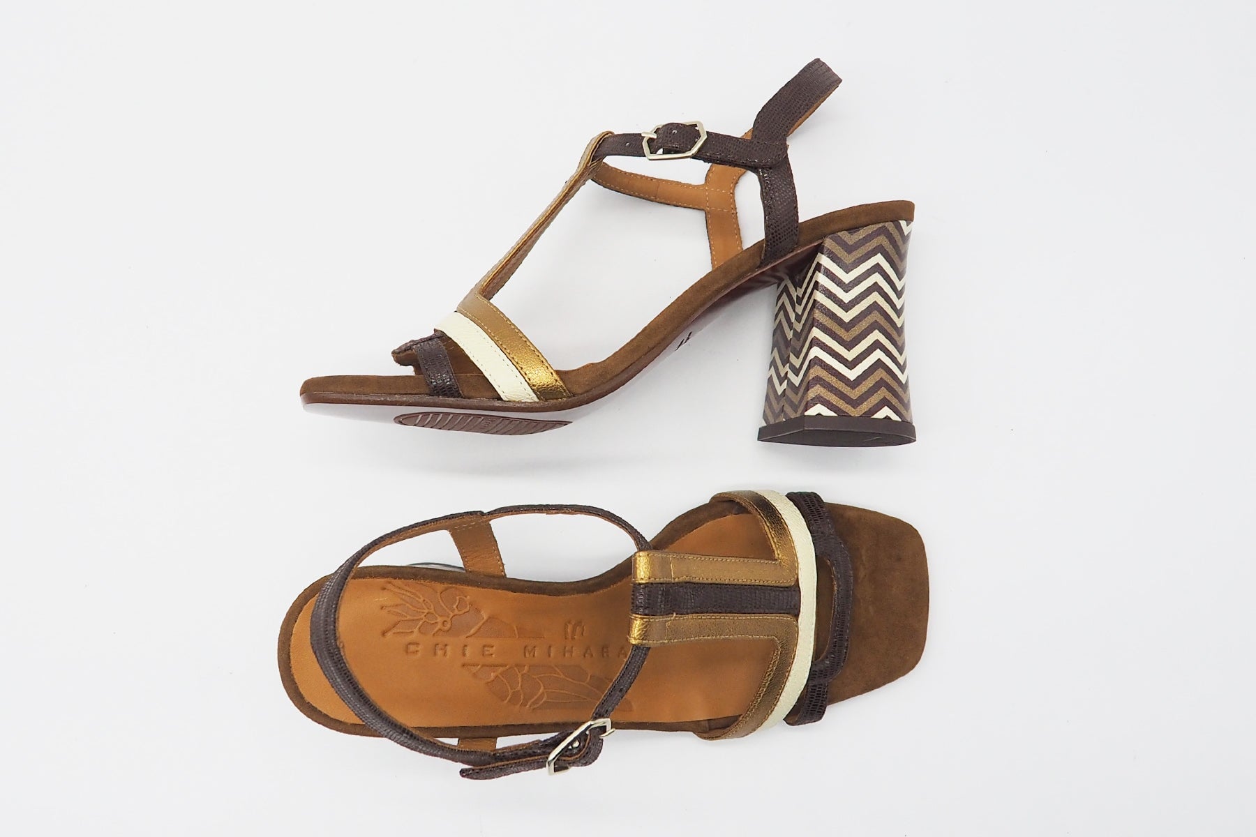 Damen Sandale aus geprägtem Leder, Leder & Metallicleder in Brauntönen - Absatz 8cm Damen Sandalen Chie Mihara