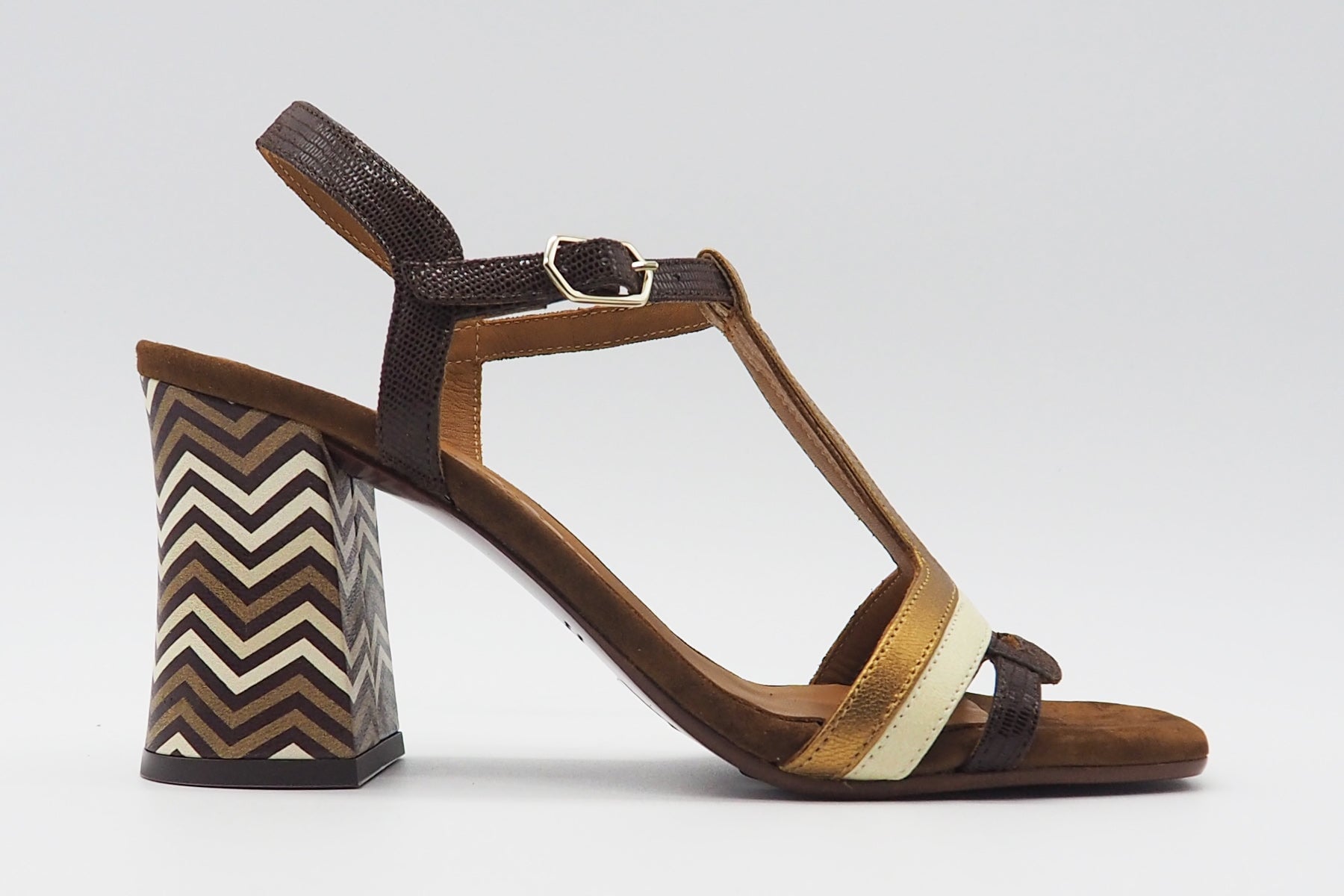 Damen Sandale aus geprägtem Leder, Leder & Metallicleder in Brauntönen - Absatz 8cm Damen Sandalen Chie Mihara