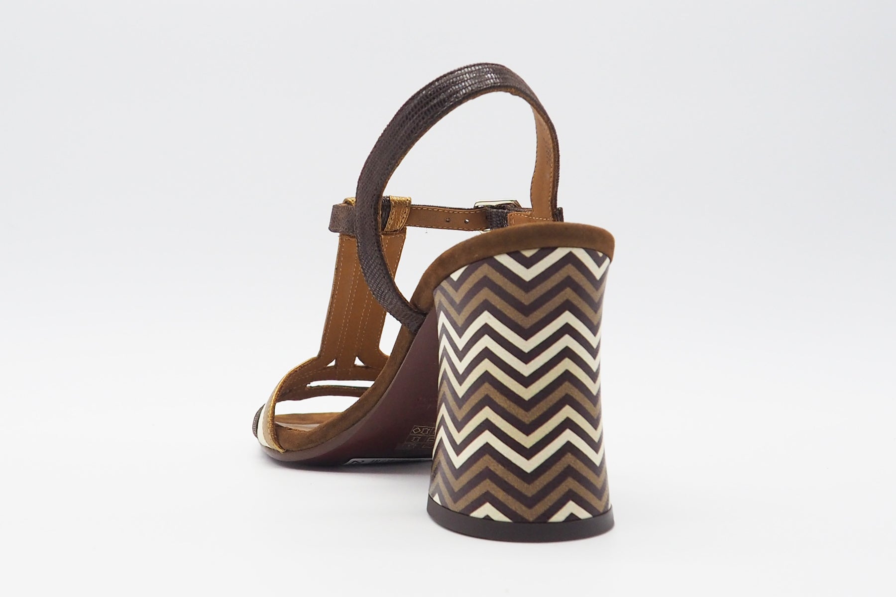 Damen Sandale aus geprägtem Leder, Leder & Metallicleder in Brauntönen - Absatz 8cm Damen Sandalen Chie Mihara