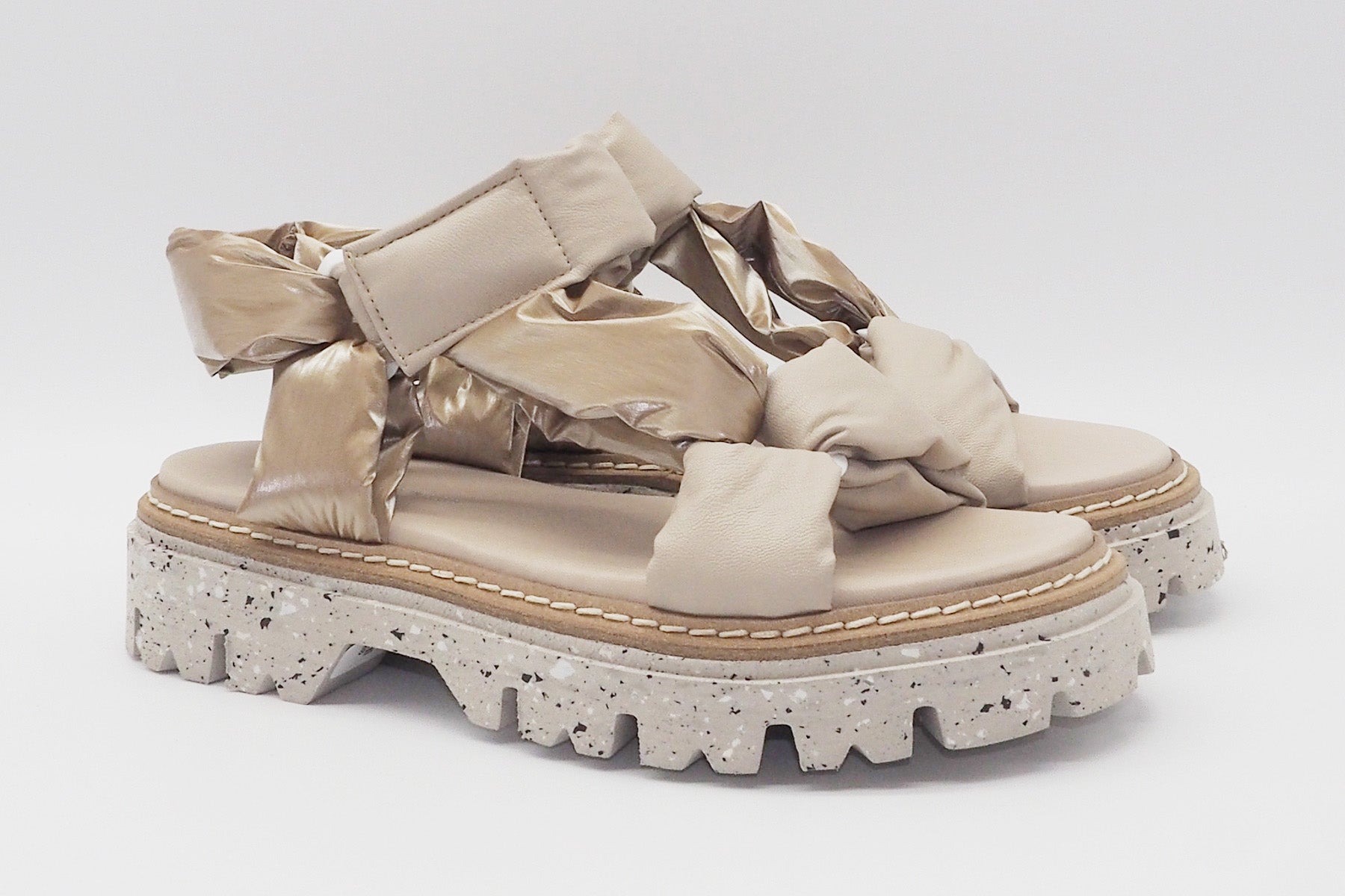 Damen Sandale aus Nylon in Sand & Gold Damen Mules & Sabots Fruit