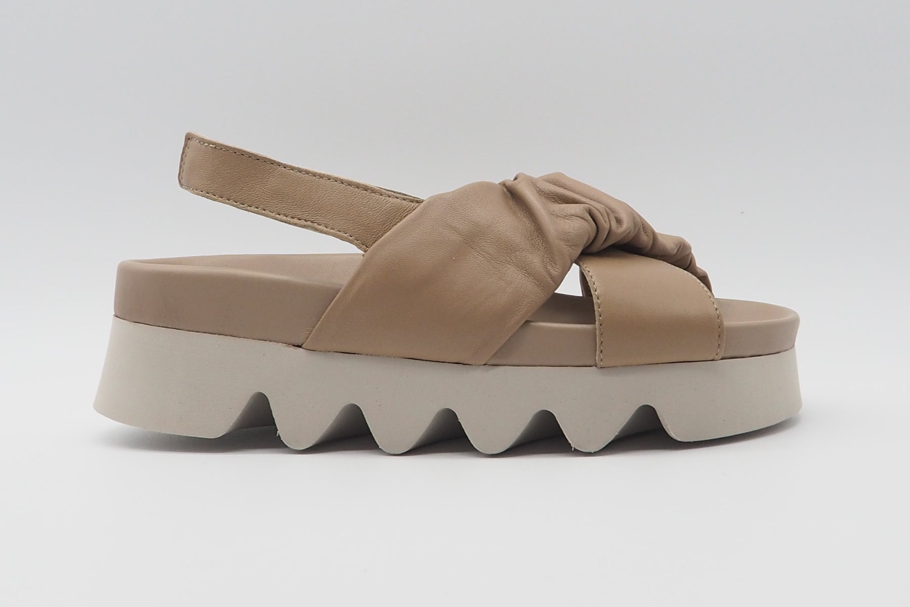 Damen Sandale aus softem Nappaleder in Creme Damen Sandalen Patrizia Bonfanti