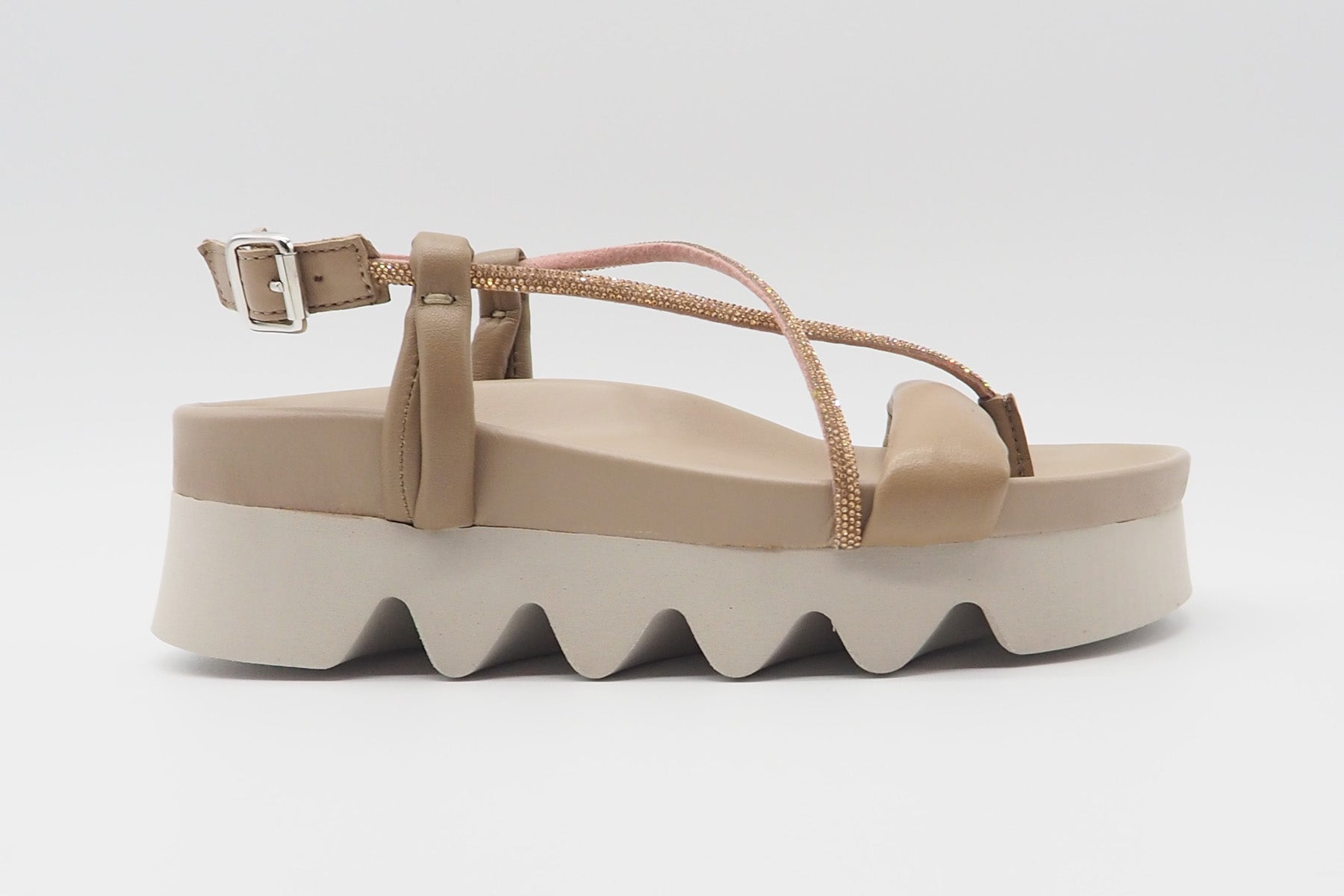 Damen Sandale aus softem Nappaleder in Creme mit Zehensteg Damen Sandalen Patrizia Bonfanti