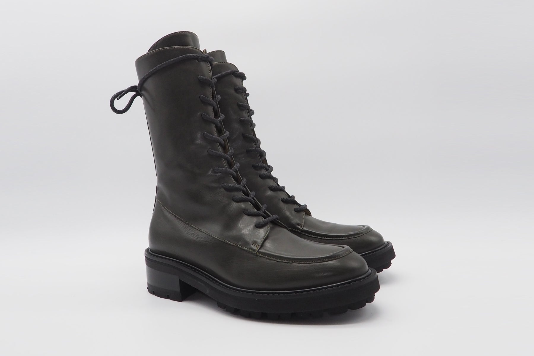 Damen Schnürboots im Combatstil aus Handschuhleder in Military Green Damen Schnürboots Mara Bini