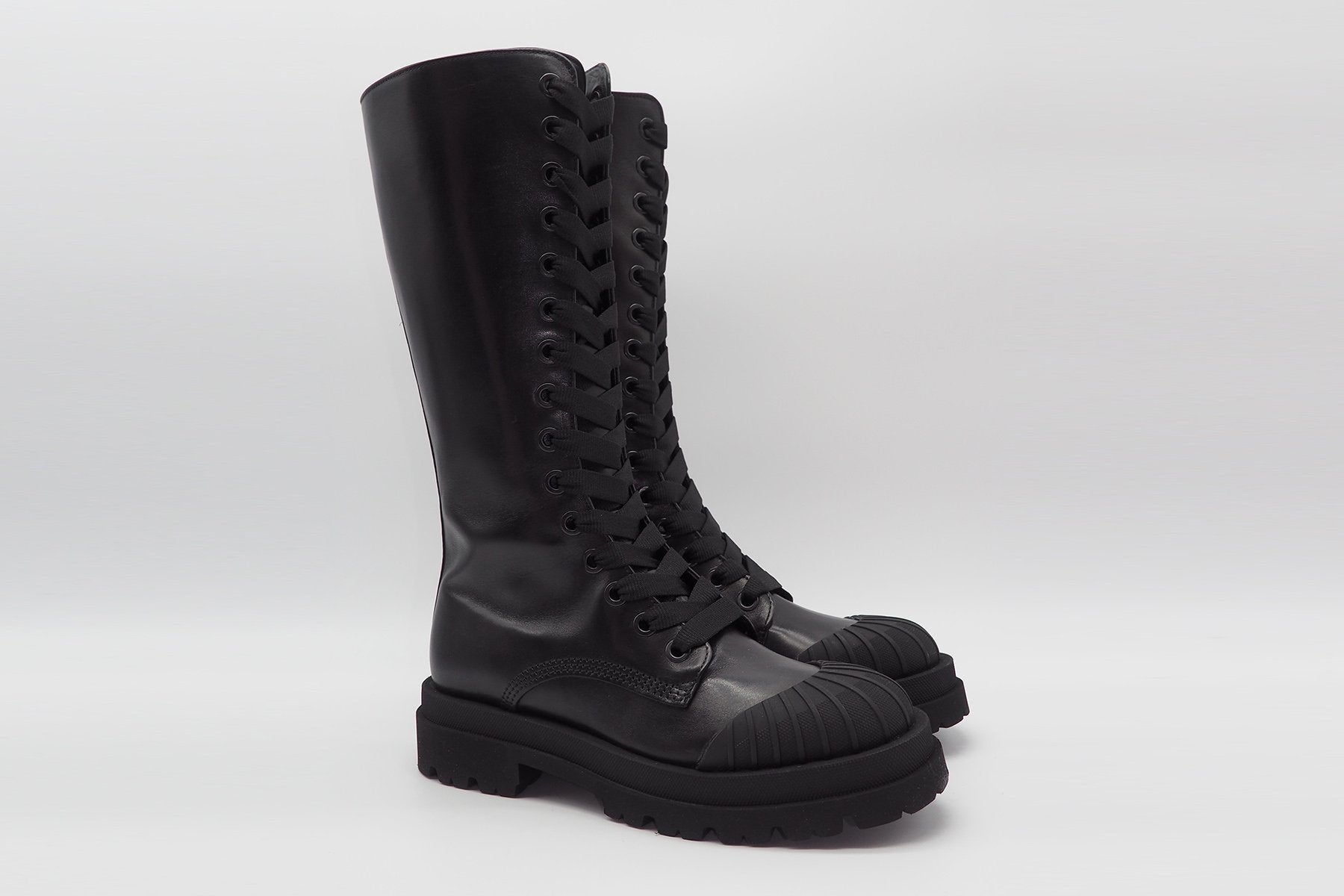Damen Schnürboots im Combatstil aus hochwertigem Leder in Schwarz Damen Schnürboots Kennel & Schmenger
