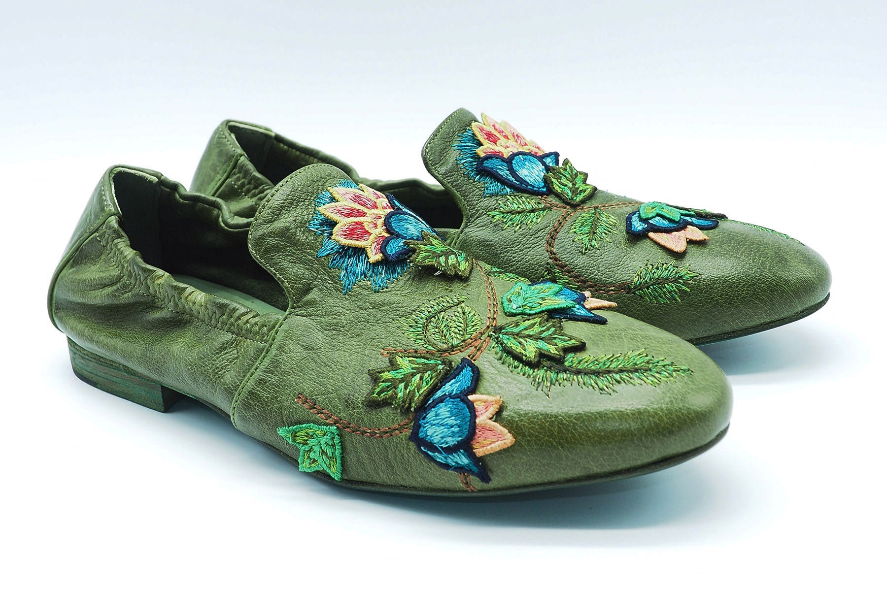 Damen Slipper aus gewaschenem Glattleder bestickt in Grün Damen Loafers & Schnürer Fauzian Jeunesse