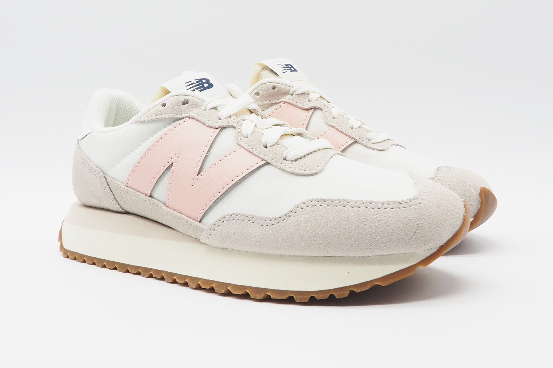 Damen Sneaker 237 aus Veloursleder & Nylon in Weiß, Sand & Rosé Damen Sneakers New Balance