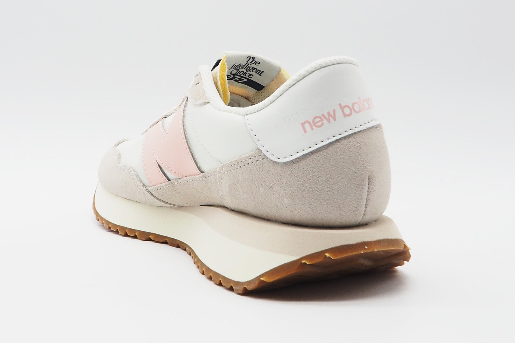 Damen Sneaker 237 aus Veloursleder & Nylon in Weiß, Sand & Rosé Damen Sneakers New Balance