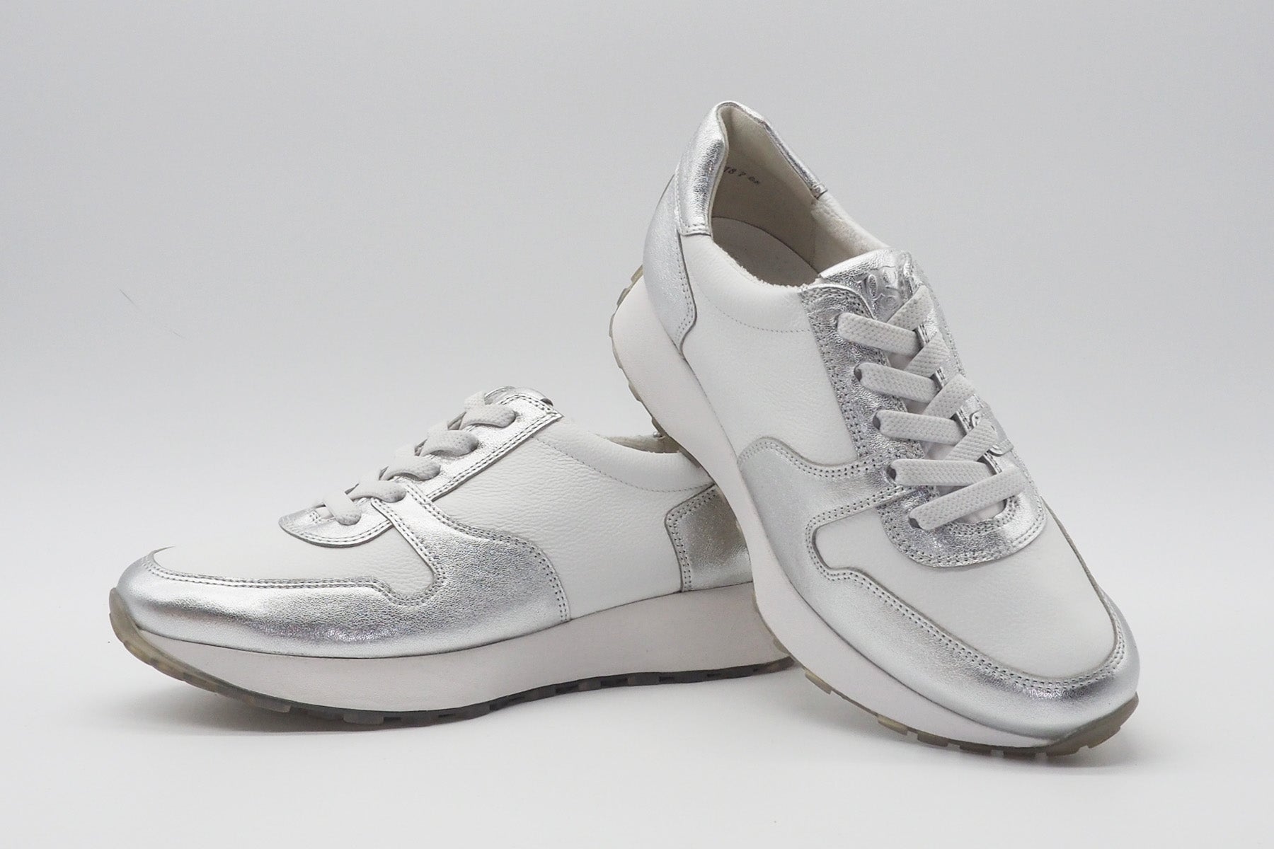 Damen Sneaker aus Glatt- & Metallicleder in Weiß & Silber Damen Sneaker Paul Green