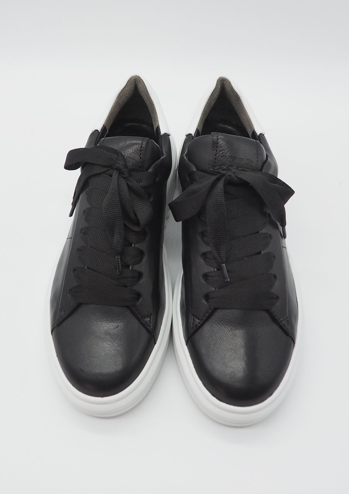 Damen Sneaker aus Leder in Schwarz mit weißer Sohle Damen Sneaker Kennel & Schmenger