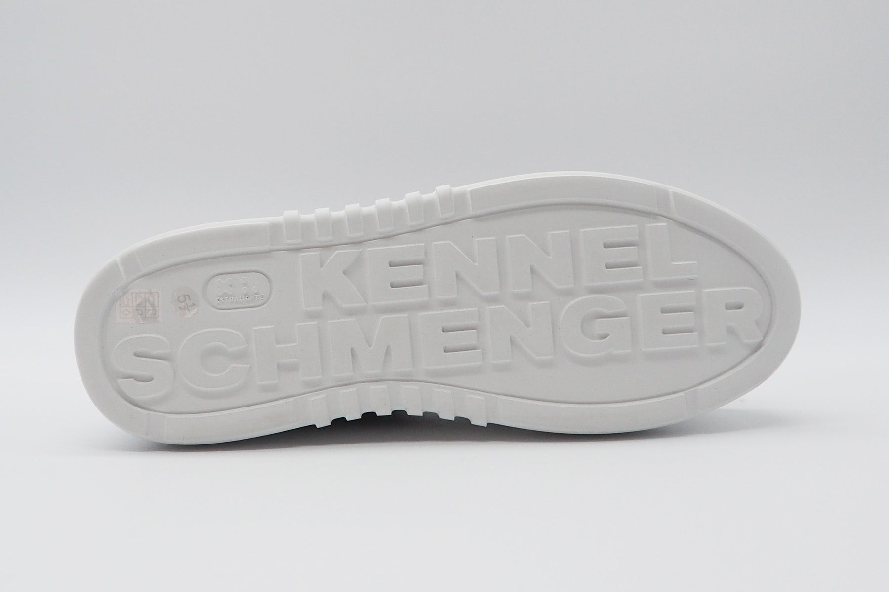 Damen Sneaker aus Leder in Schwarz mit weißer Sohle Damen Sneaker Kennel & Schmenger