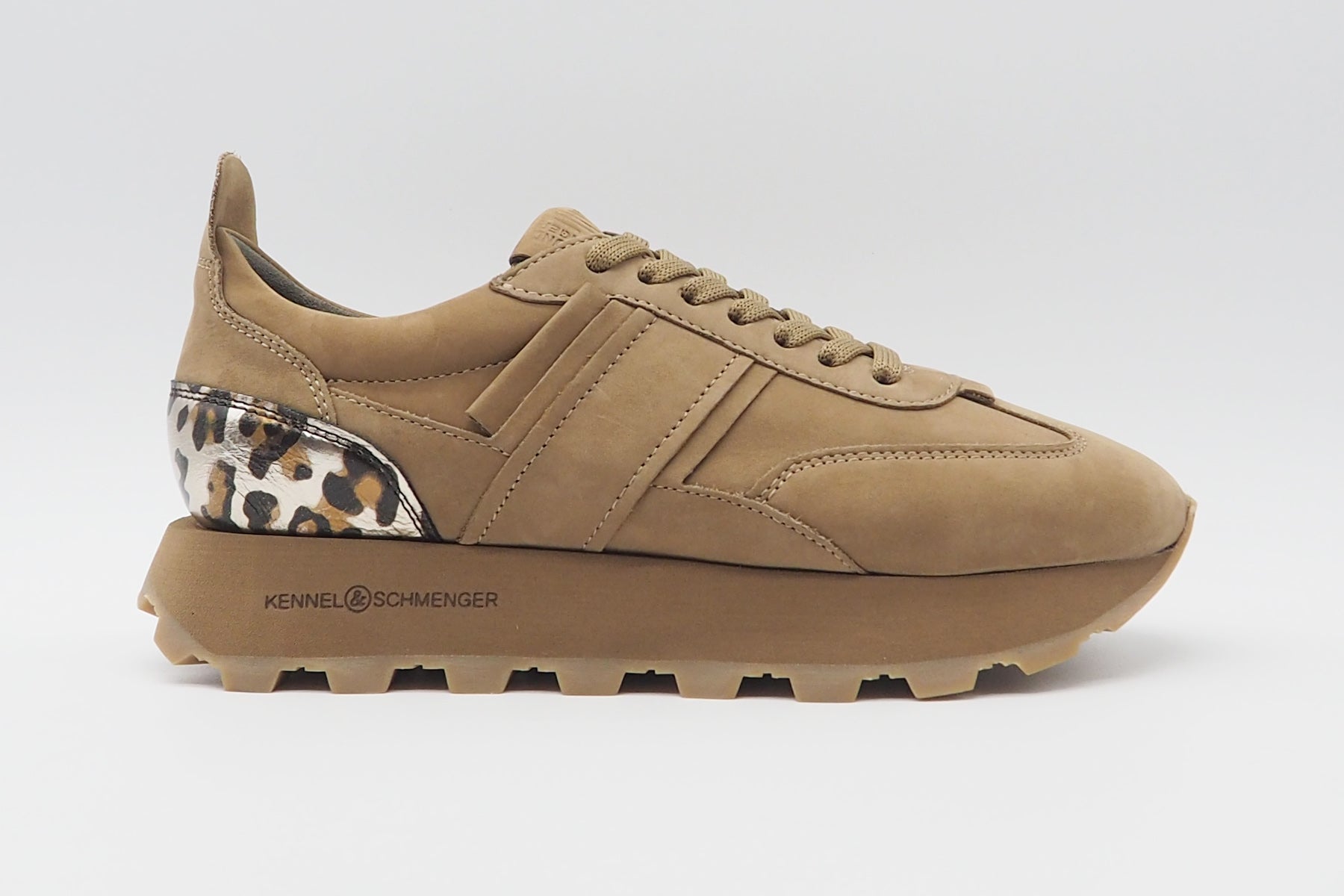 Damen Sneaker aus Nubukleder in Camel mit Leo-Print an der Ferse Damen Sneaker Kennel & Schmenger